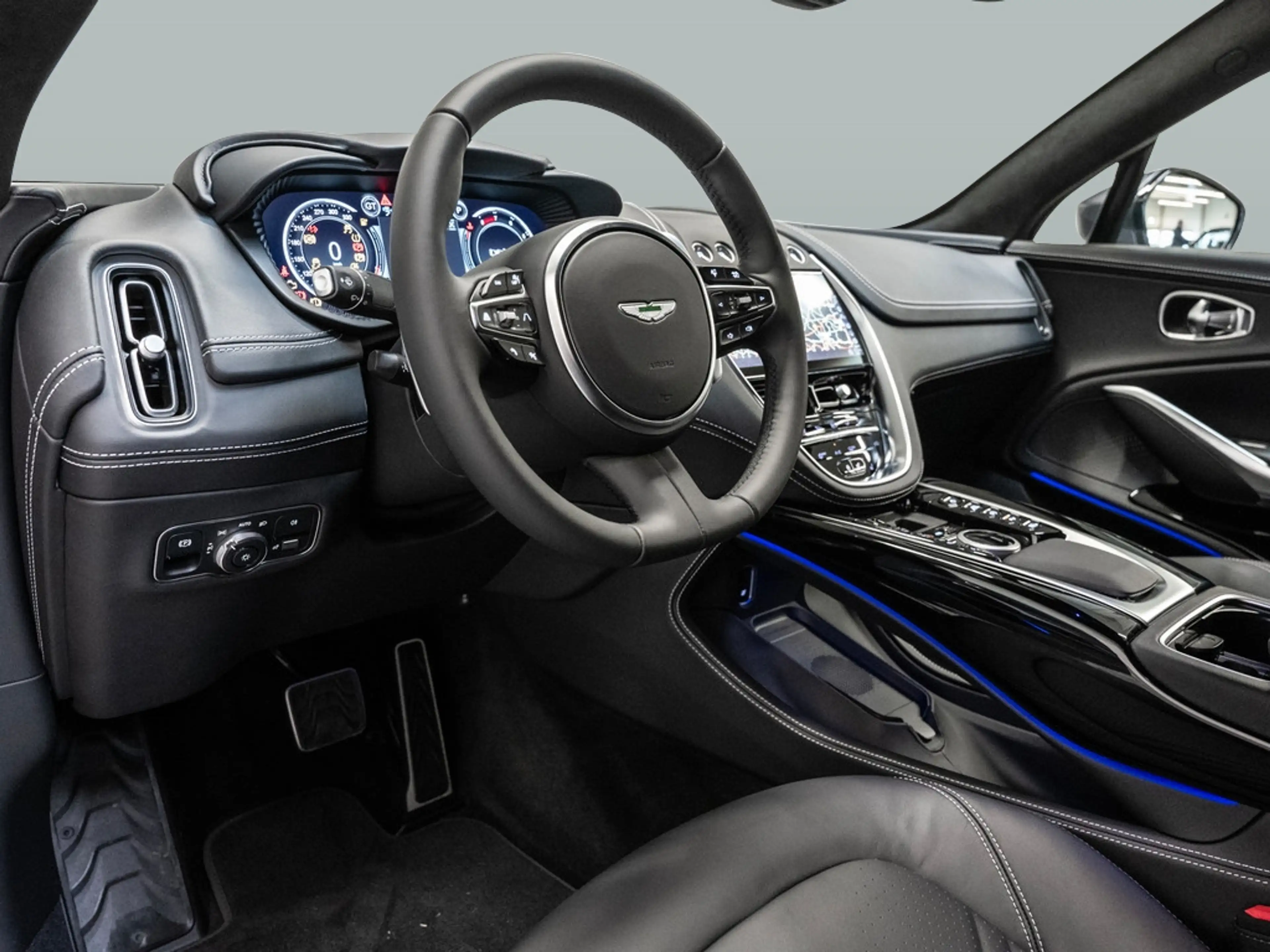Aston Martin DBX Magnetic Silver Onyx Black — photo 3