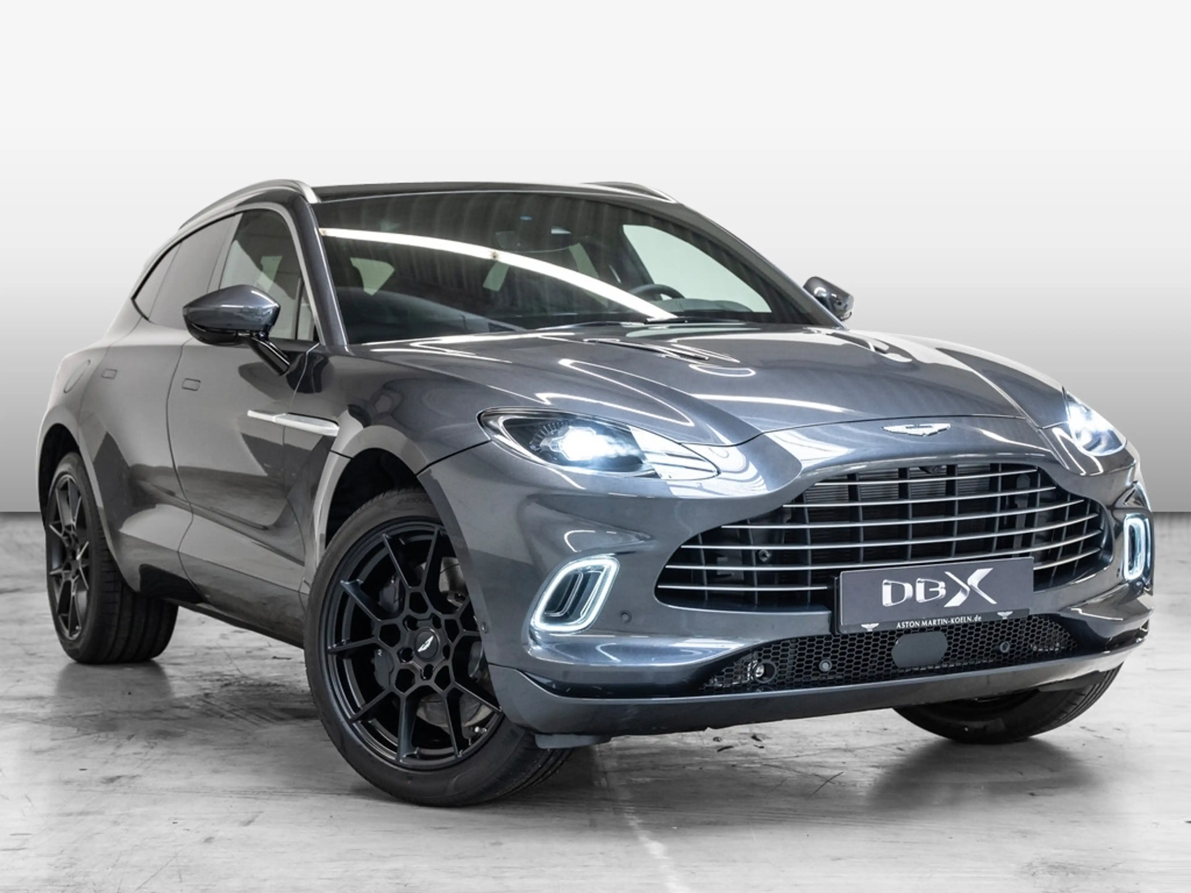 Aston Martin DBX Magnetic Silver Onyx Black — photo 13