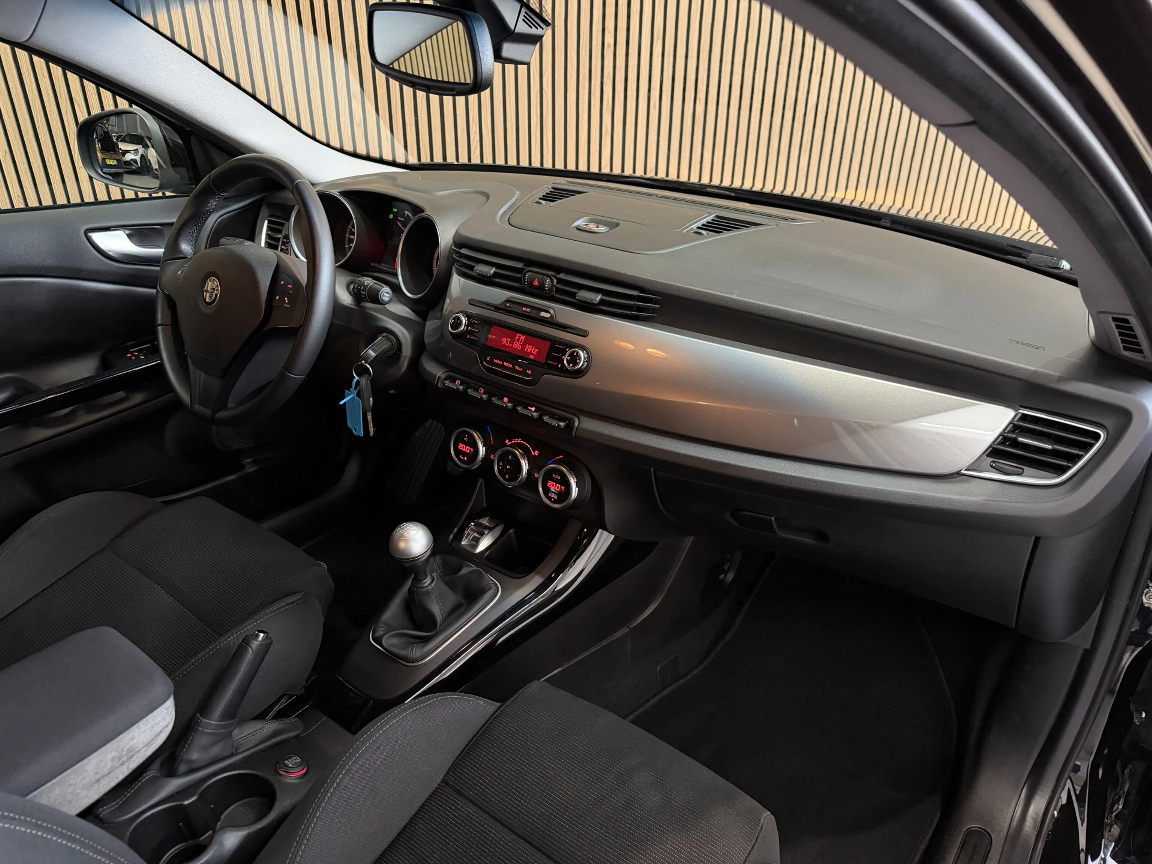 Alfa Romeo Giulietta 1.4 T Distinctive Clima | Navi | Cruise control | — photo 42