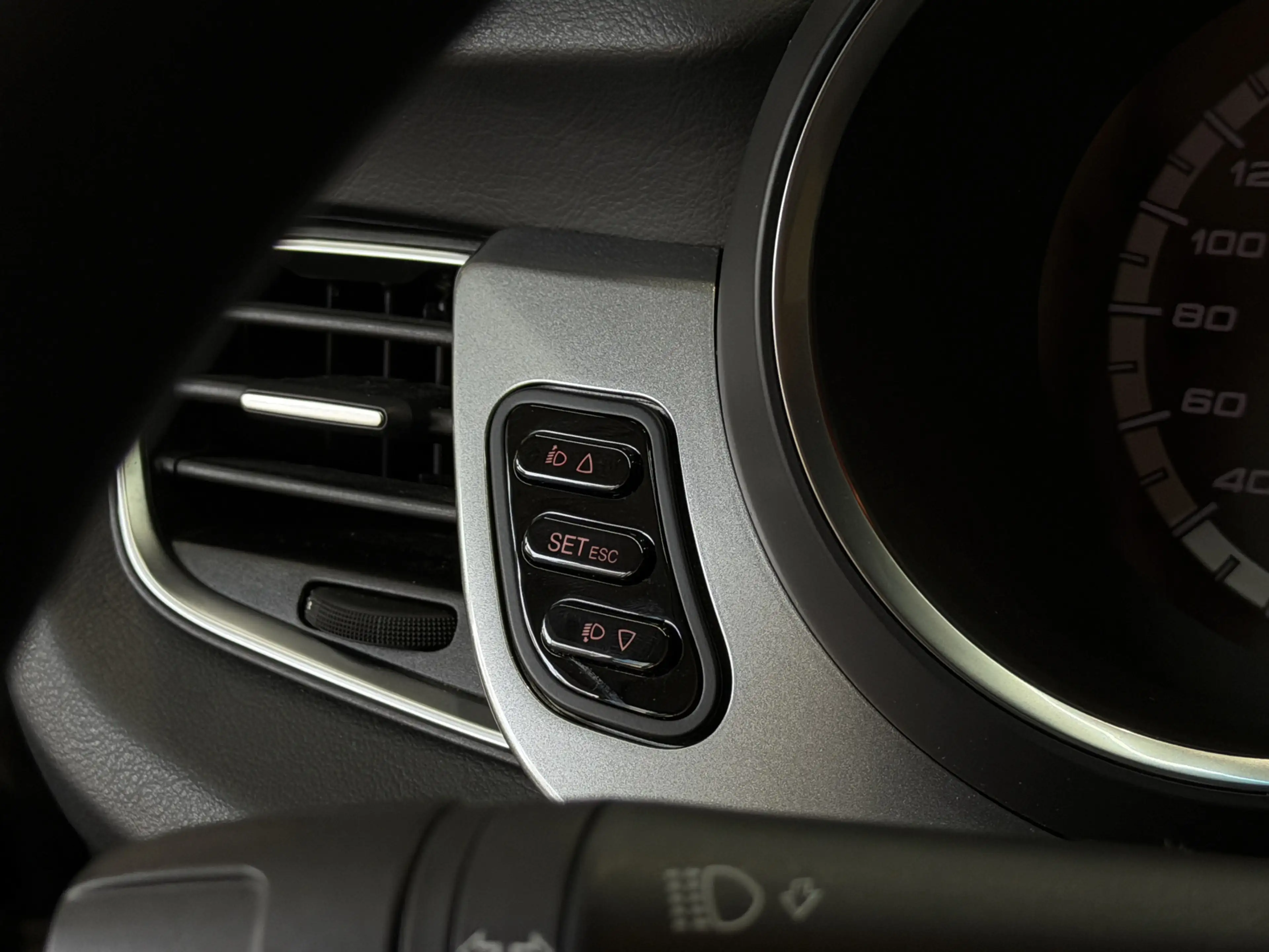 Alfa Romeo Giulietta 1.4 T Distinctive Clima | Navi | Cruise control | — photo 20