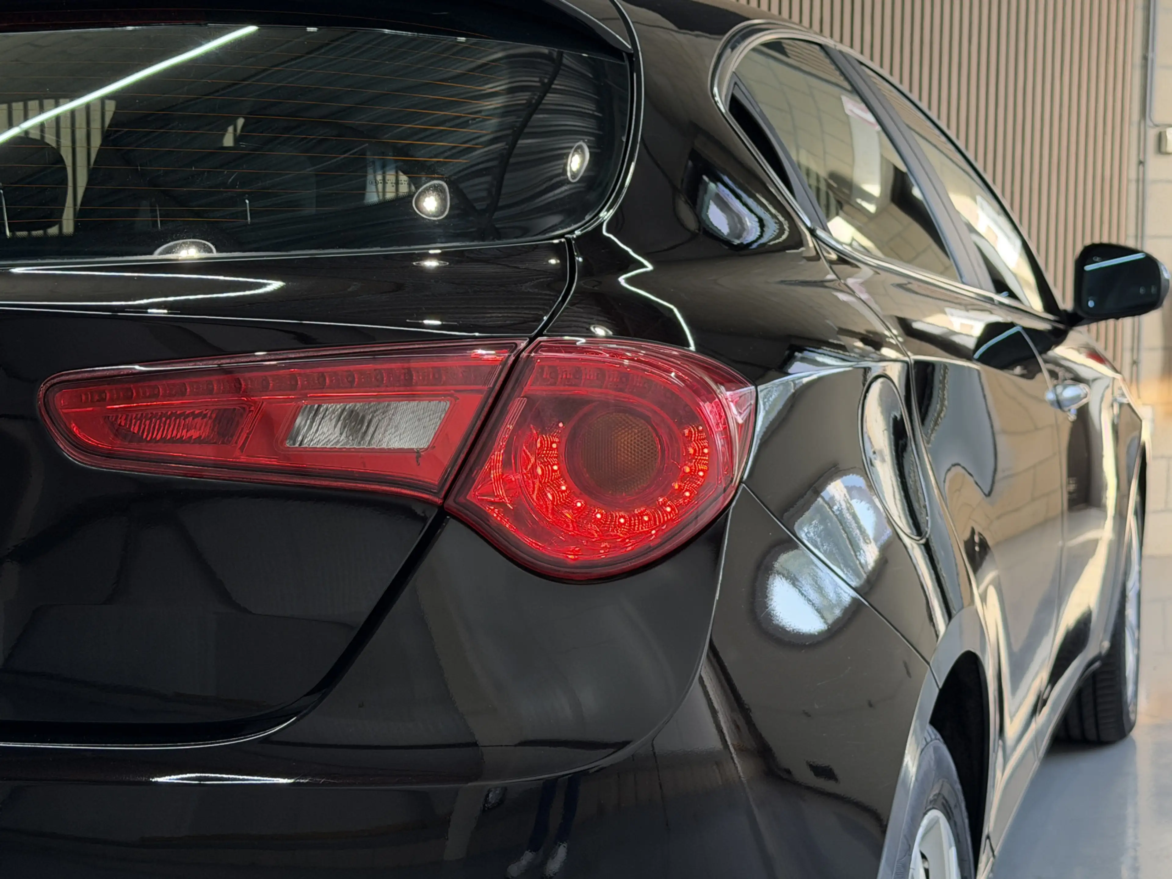Alfa Romeo Giulietta 1.4 T Distinctive Clima | Navi | Cruise control | — photo 31