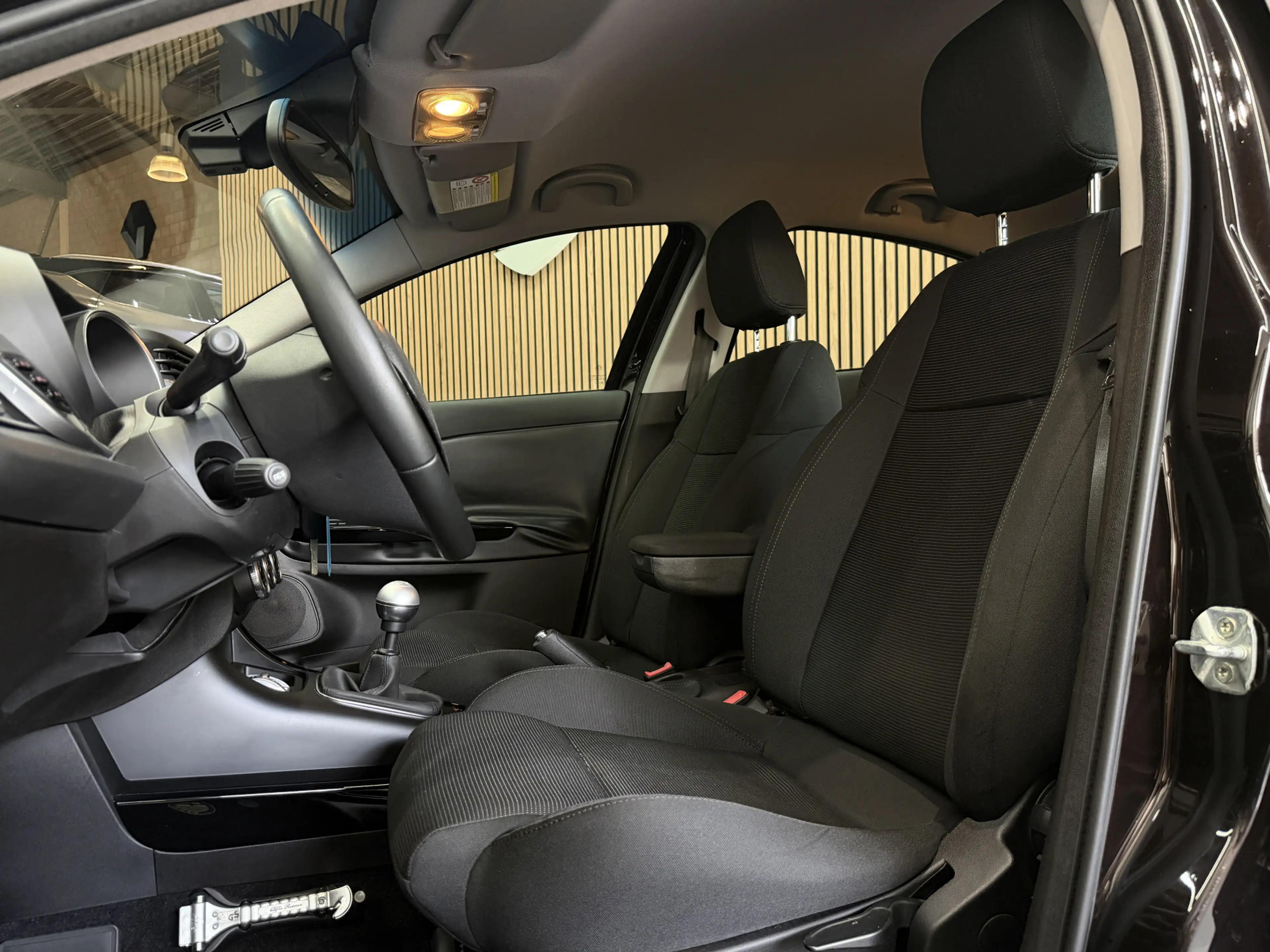 Alfa Romeo Giulietta 1.4 T Distinctive Clima | Navi | Cruise control | — photo 6