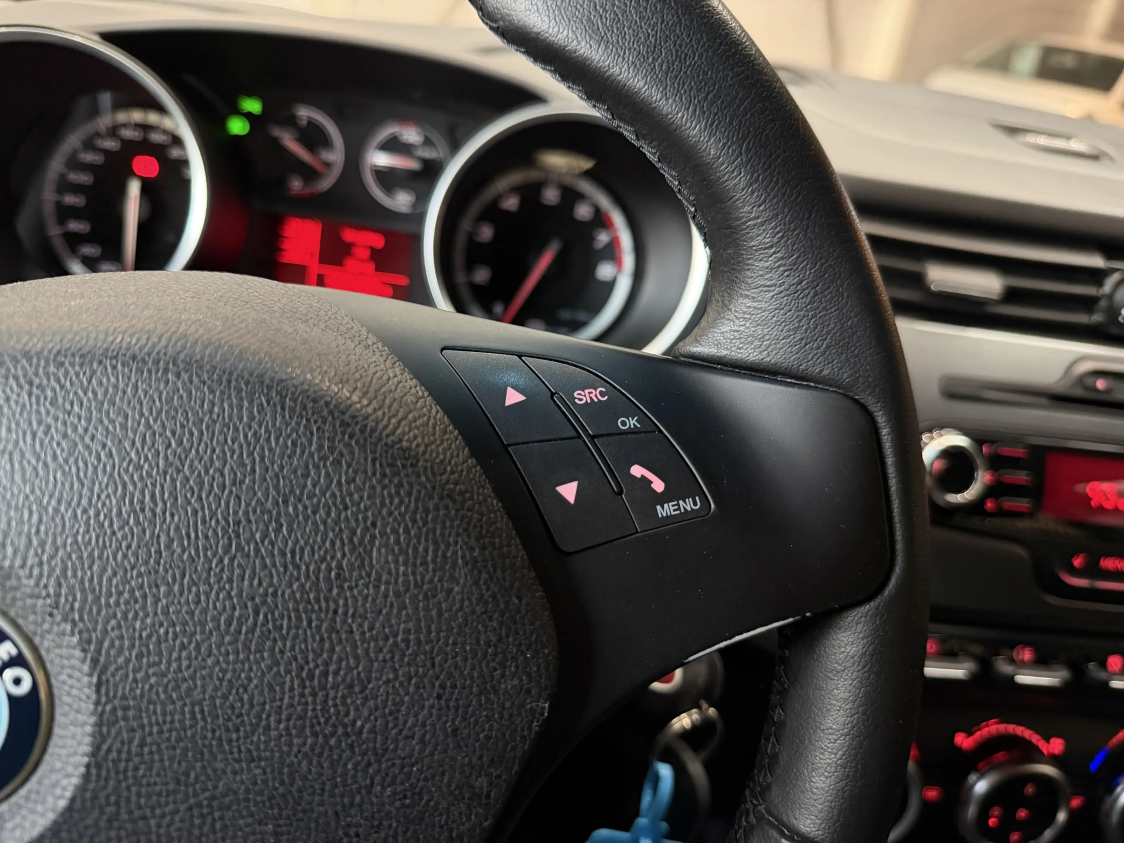Alfa Romeo Giulietta 1.4 T Distinctive Clima | Navi | Cruise control | — photo 40