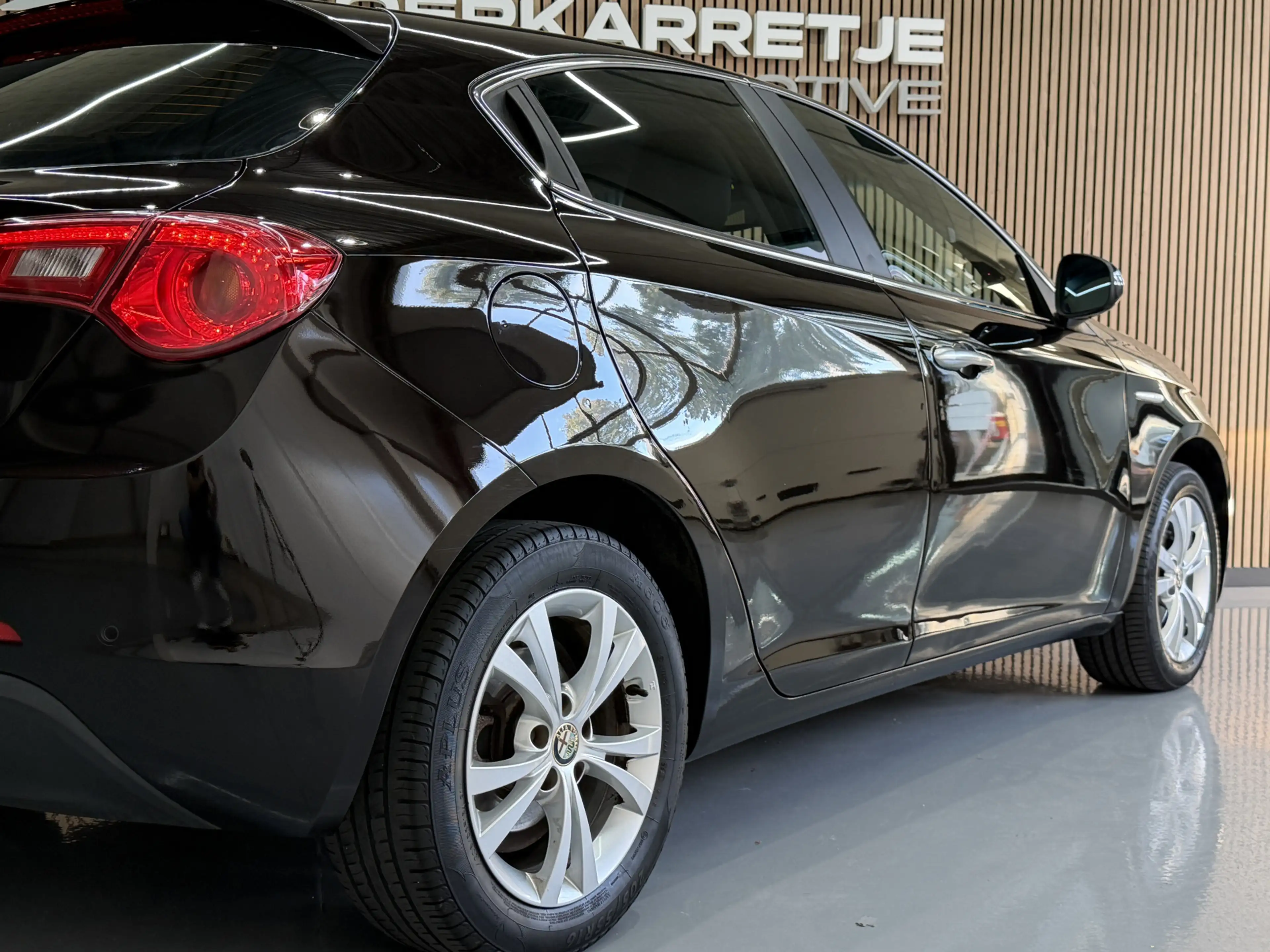 Alfa Romeo Giulietta 1.4 T Distinctive Clima | Navi | Cruise control | — photo 33