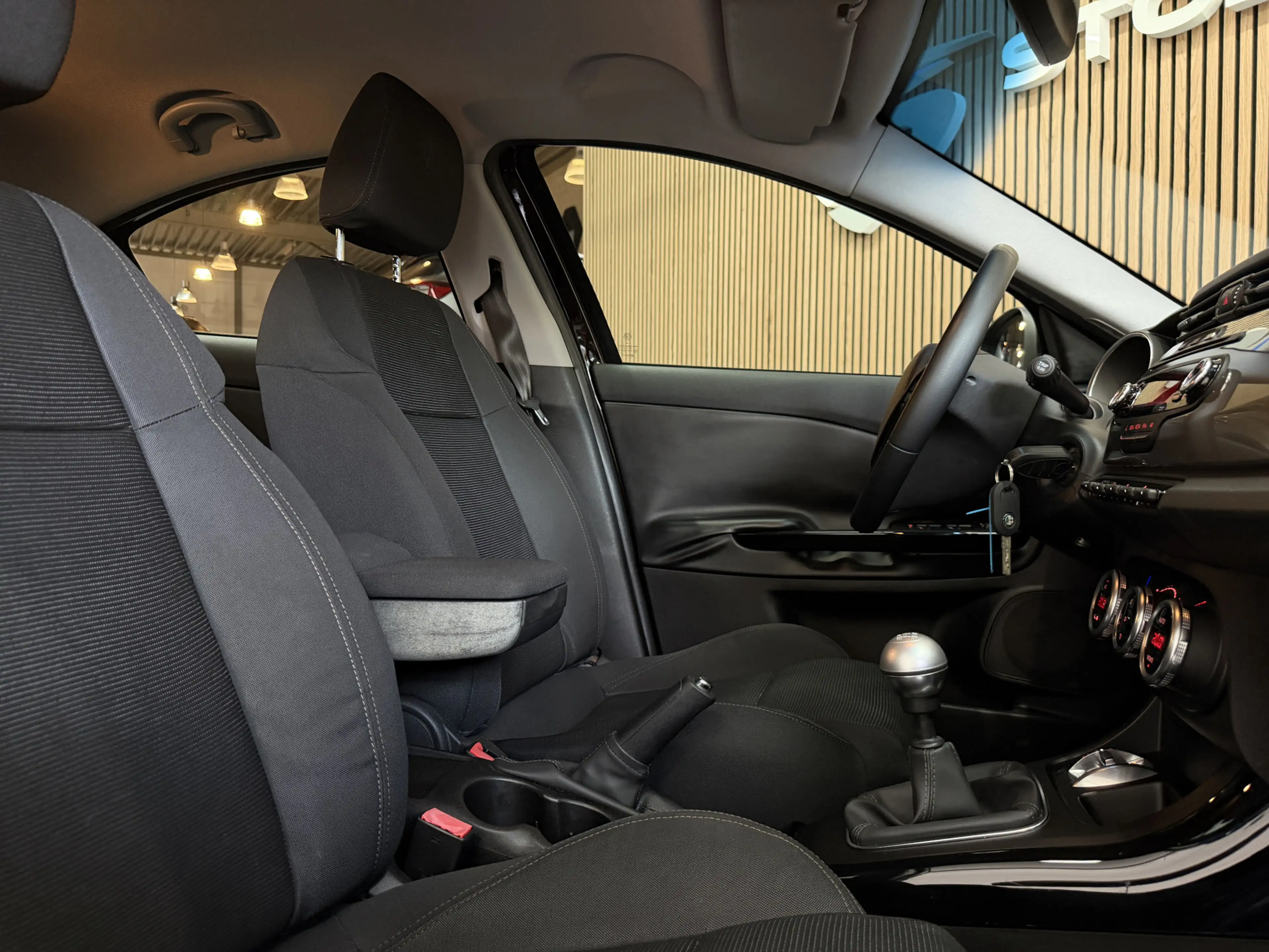 Alfa Romeo Giulietta 1.4 T Distinctive Clima | Navi | Cruise control | — photo 47