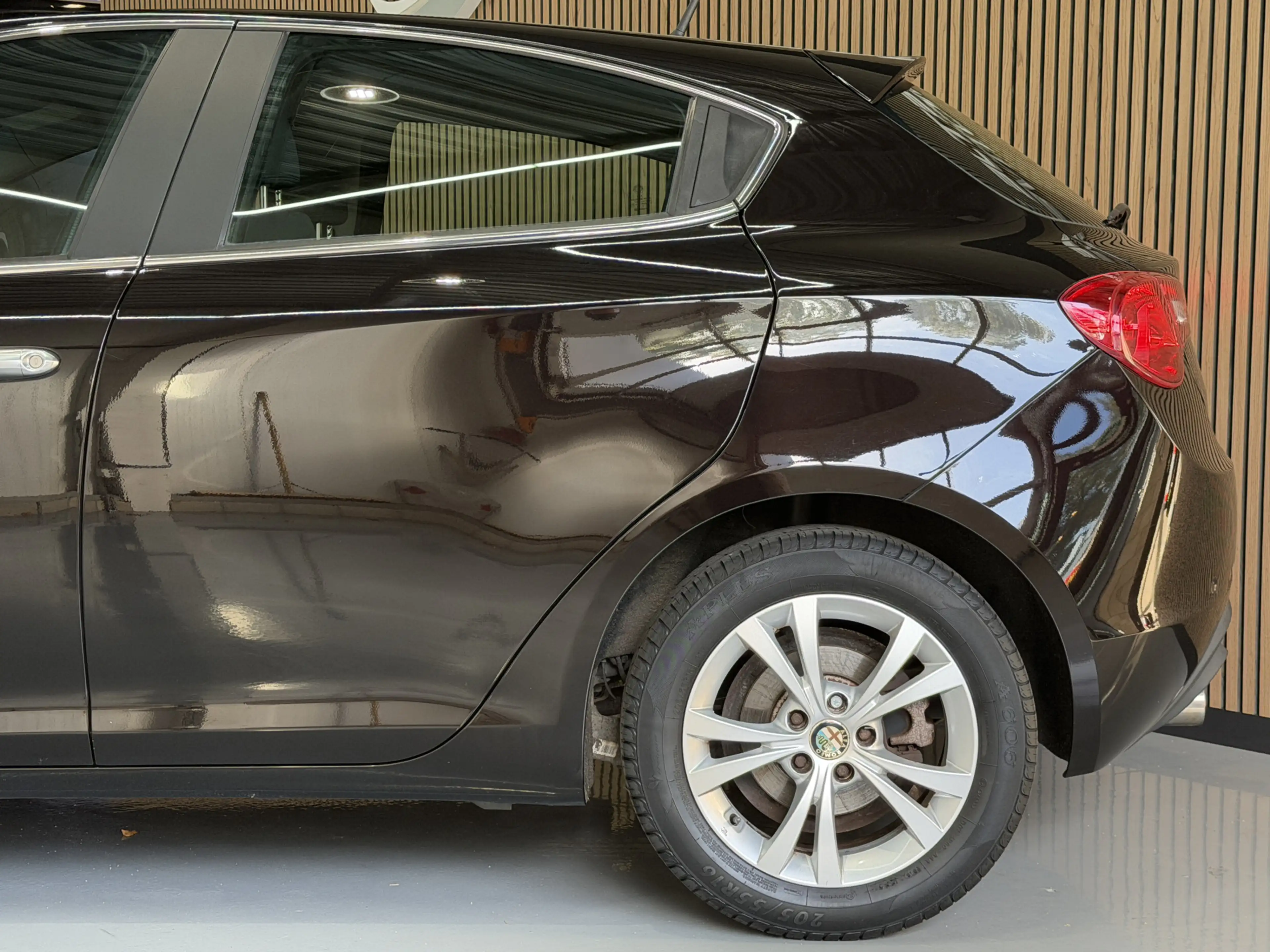 Alfa Romeo Giulietta 1.4 T Distinctive Clima | Navi | Cruise control | — photo 19