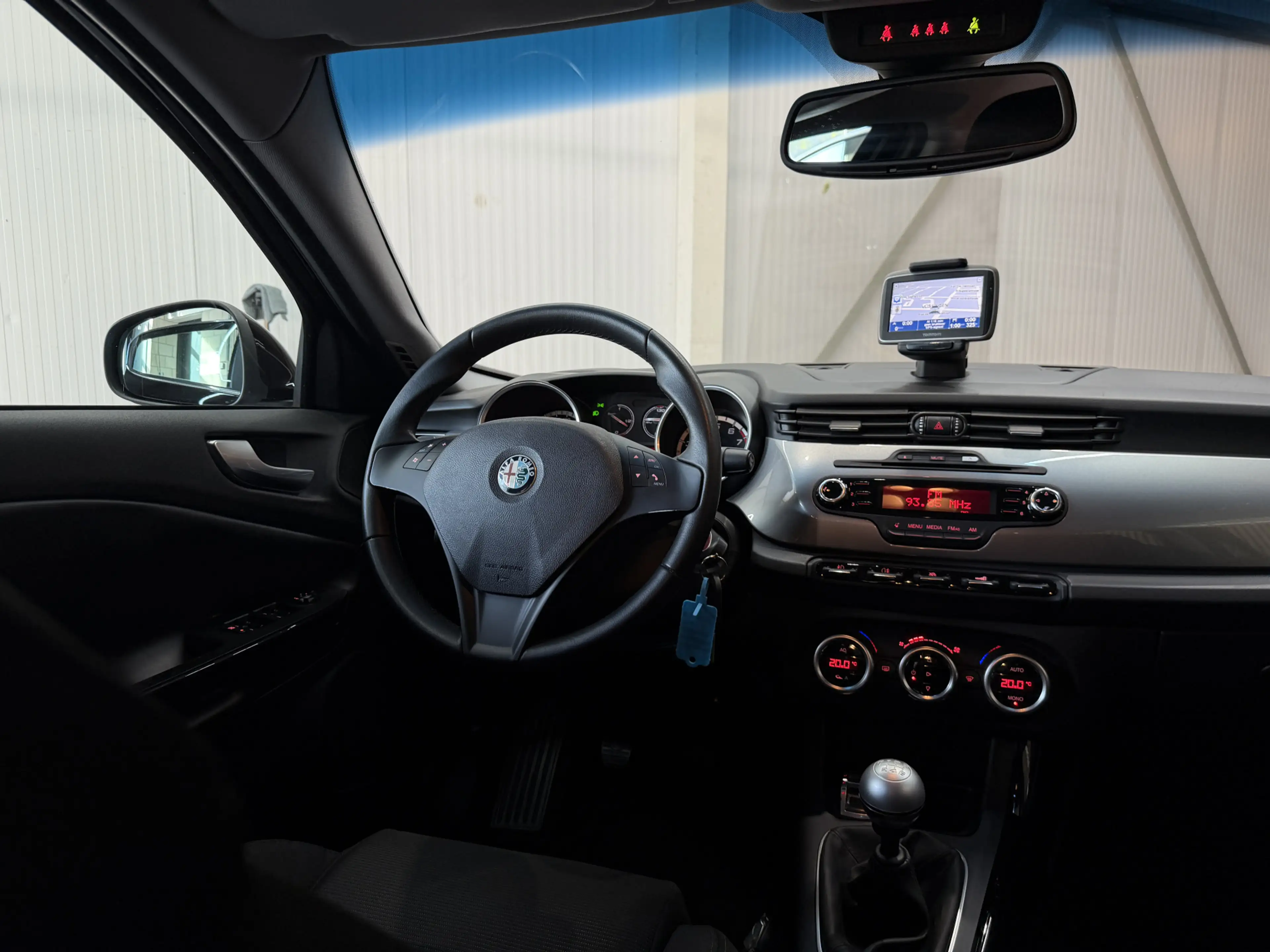 Alfa Romeo Giulietta 1.4 T Distinctive Clima | Navi | Cruise control | — photo 36