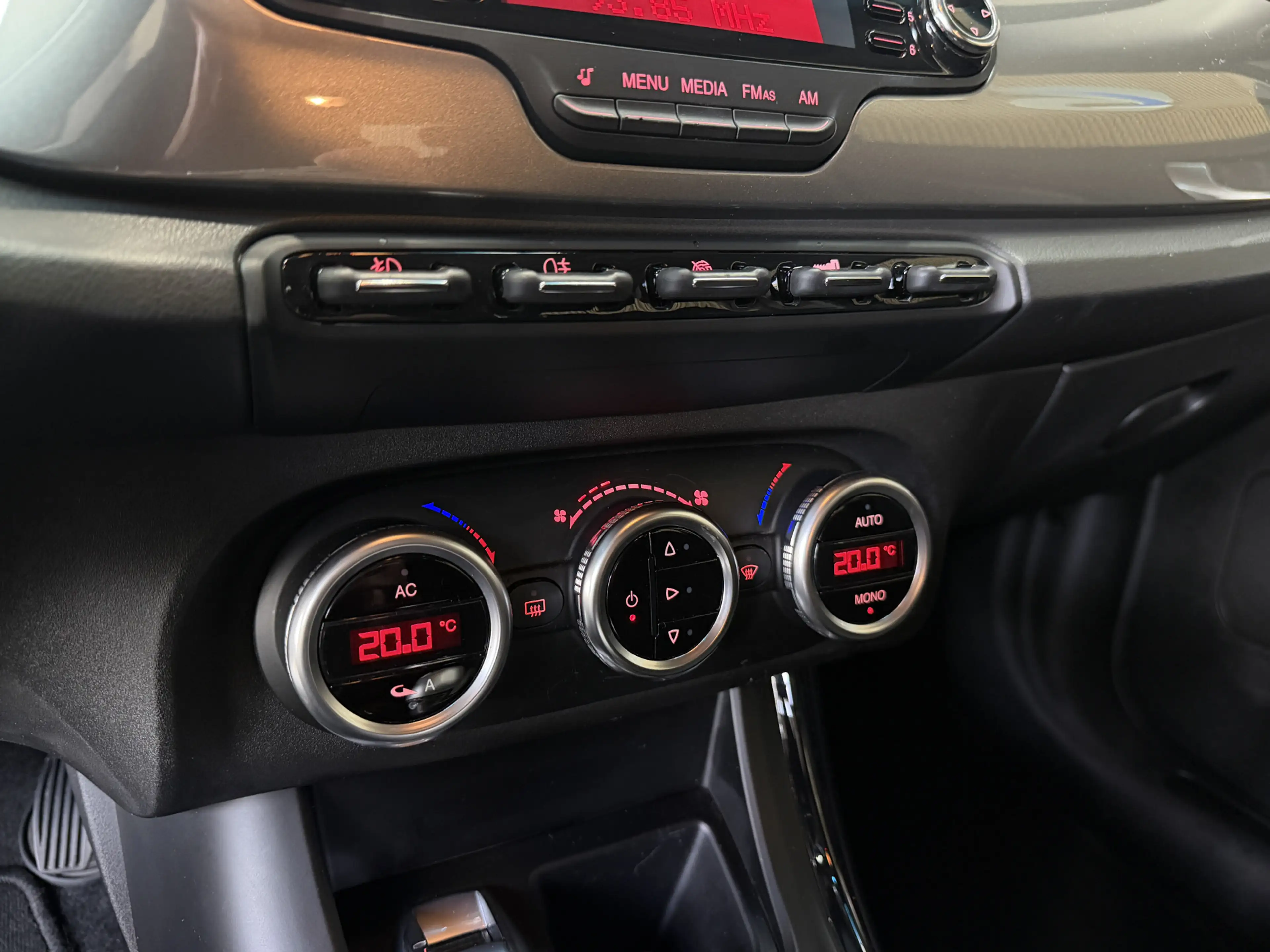 Alfa Romeo Giulietta 1.4 T Distinctive Clima | Navi | Cruise control | — photo 8