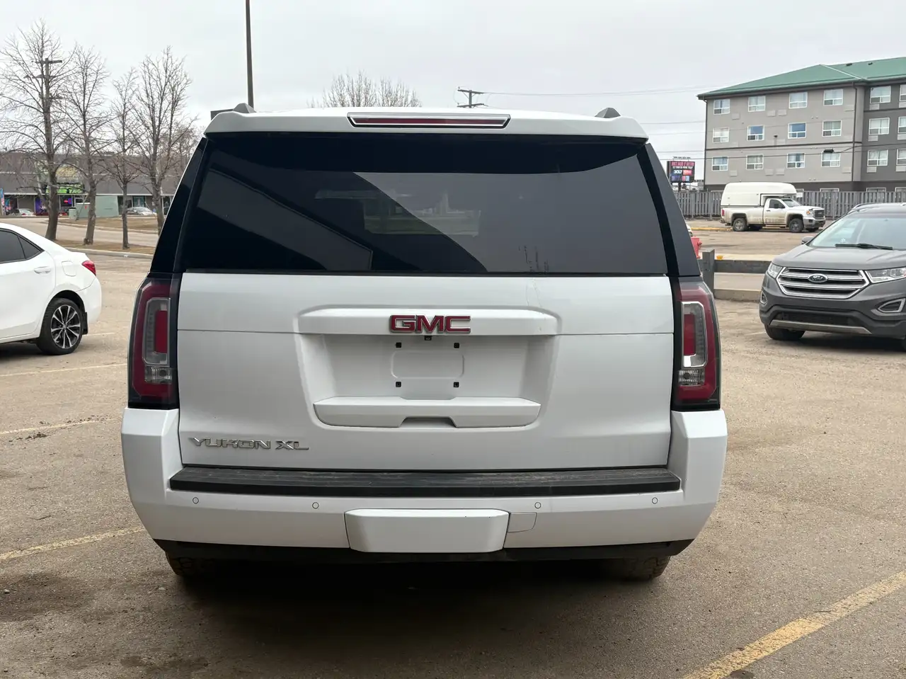 GMC Yukon снимка GMC Yukon
