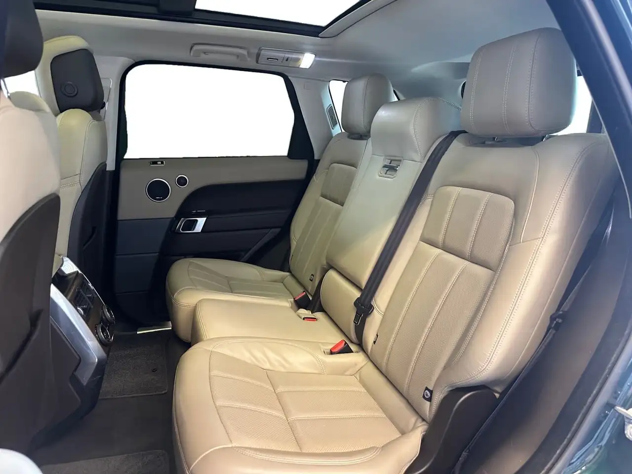 Land Rover Range Rover Sport снимка Land Rover Range Rover Sport