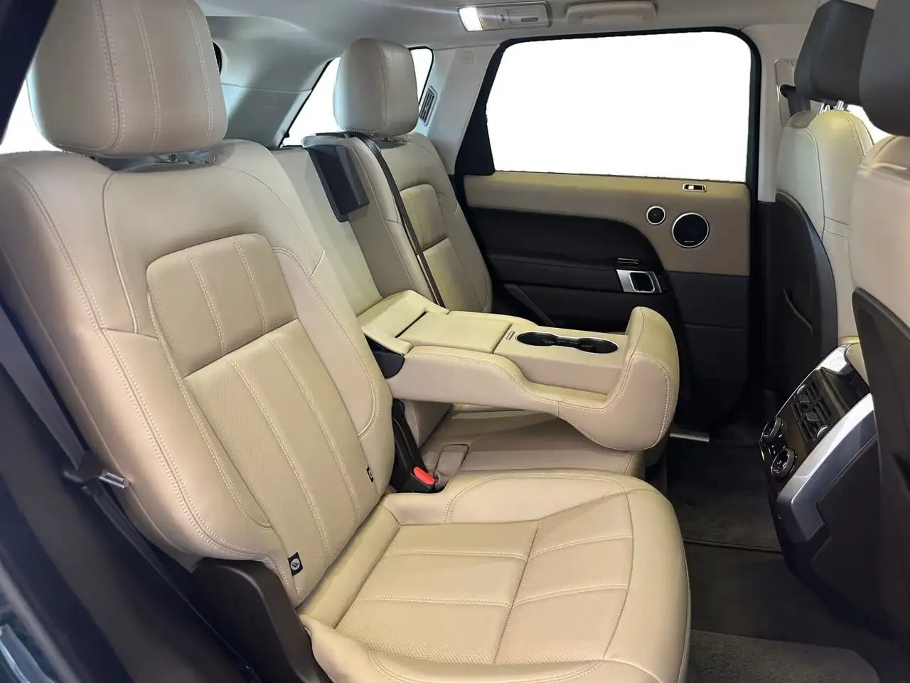 Land Rover Range Rover Sport снимка Land Rover Range Rover Sport