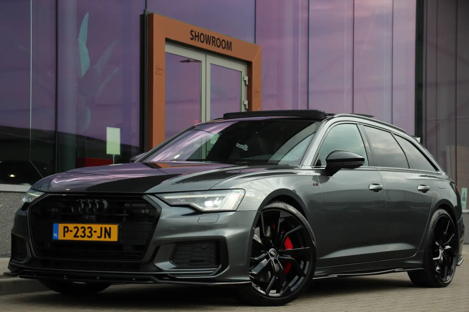 Audi A6 Avant 55 TFSI e quattro Competition S-Line | Pano. Grijs - 1