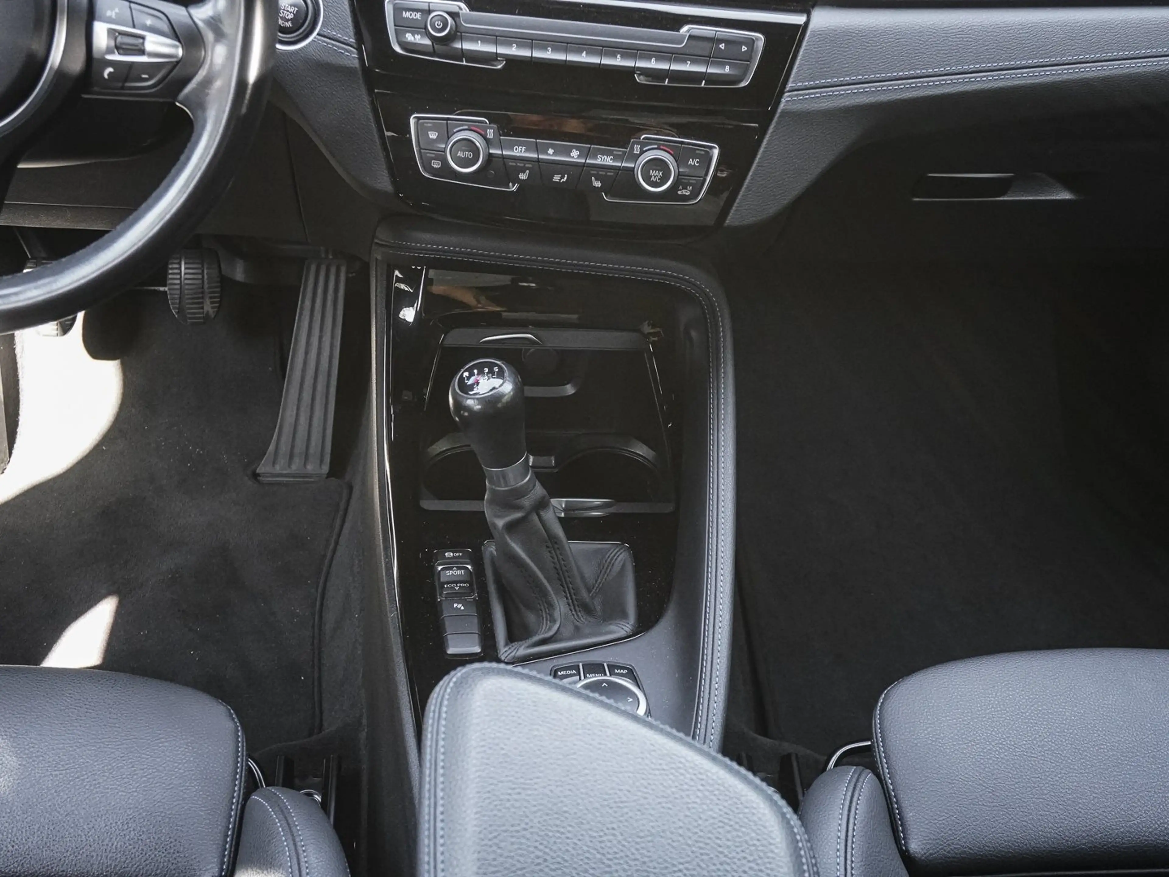 BMW X2 sDrive18d M Sport NAVI LED PDC V+H DAB Klima — photo 9