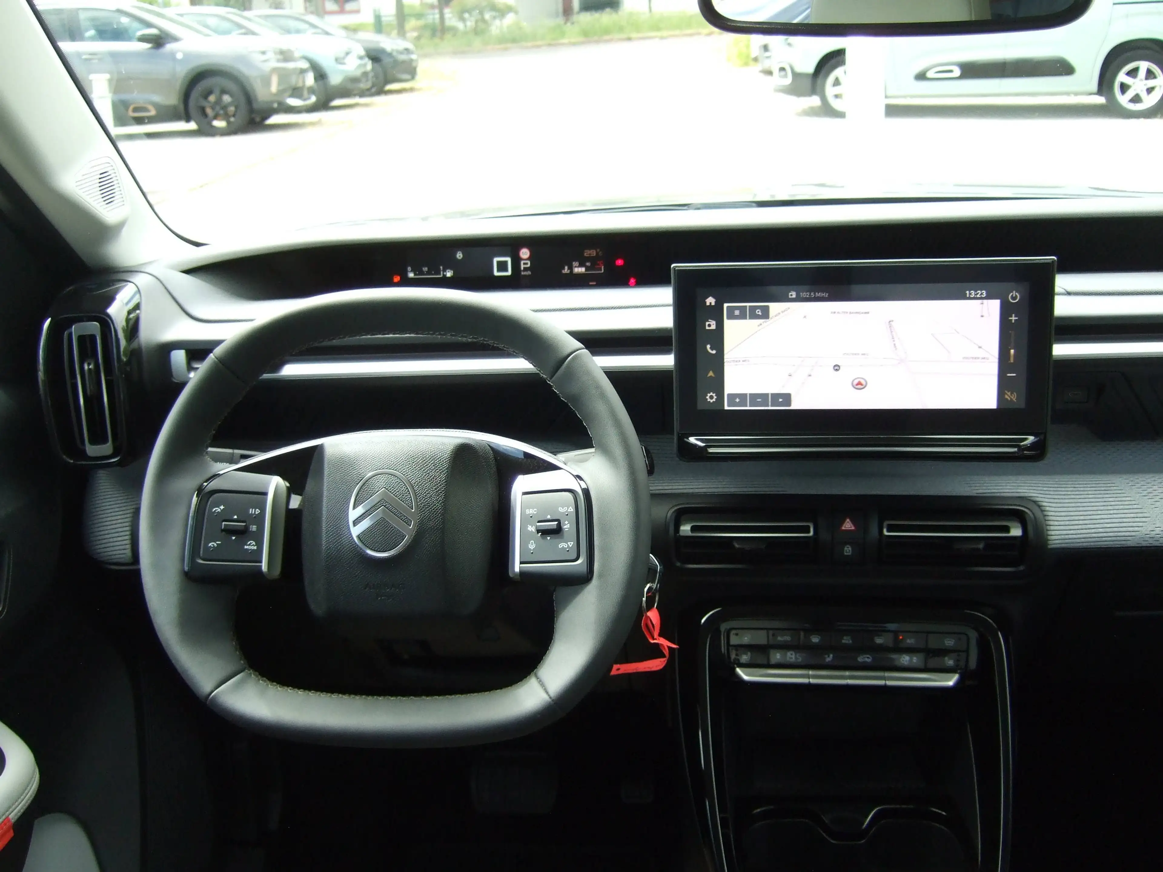 Citroen C3 Aircross Hybrid 145 MAX Sitzheizung Lenkradheizung Rückfahrkamera PDC vorn und hinten — photo 12