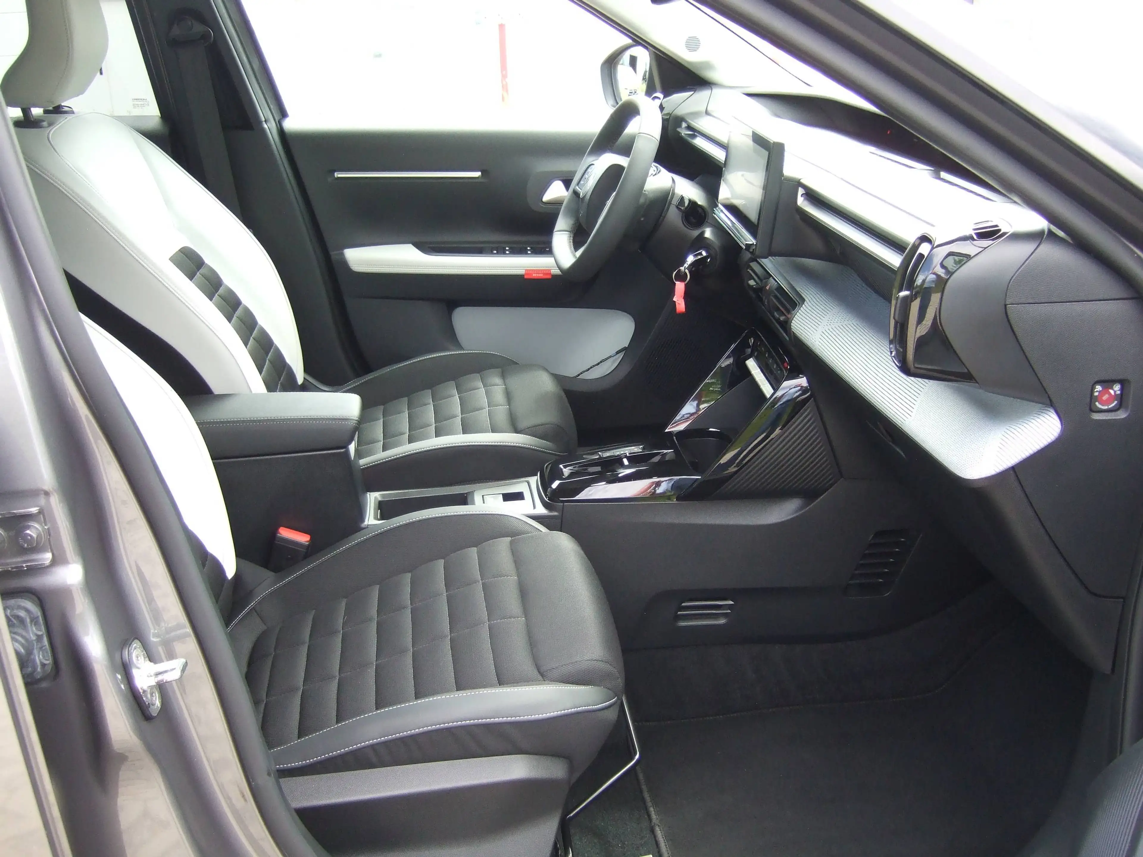 Citroen C3 Aircross Hybrid 145 MAX Sitzheizung Lenkradheizung Rückfahrkamera PDC vorn und hinten — photo 11