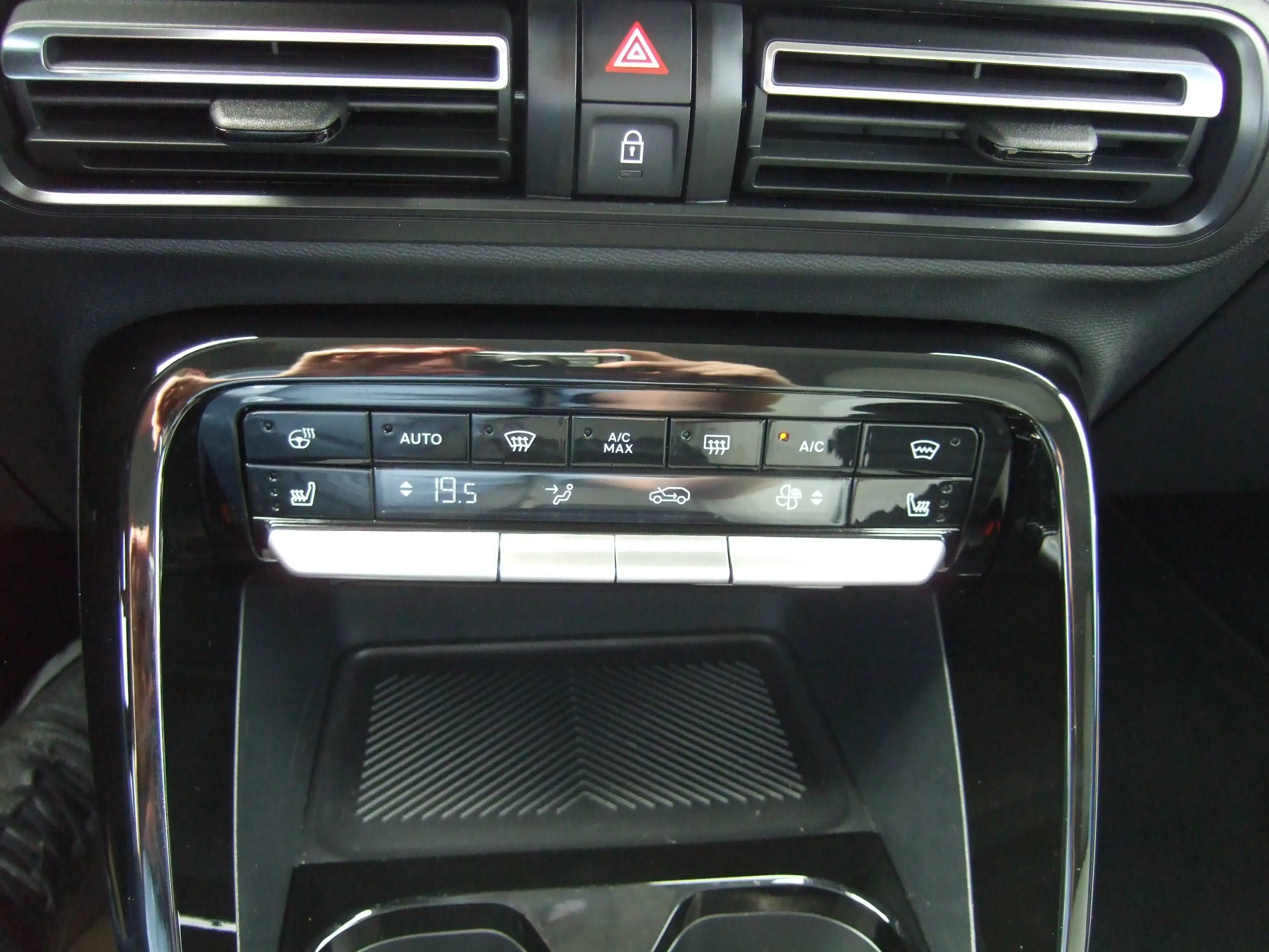 Citroen C3 Aircross Hybrid 145 MAX Sitzheizung Lenkradheizung Rückfahrkamera PDC vorn und hinten — photo 15