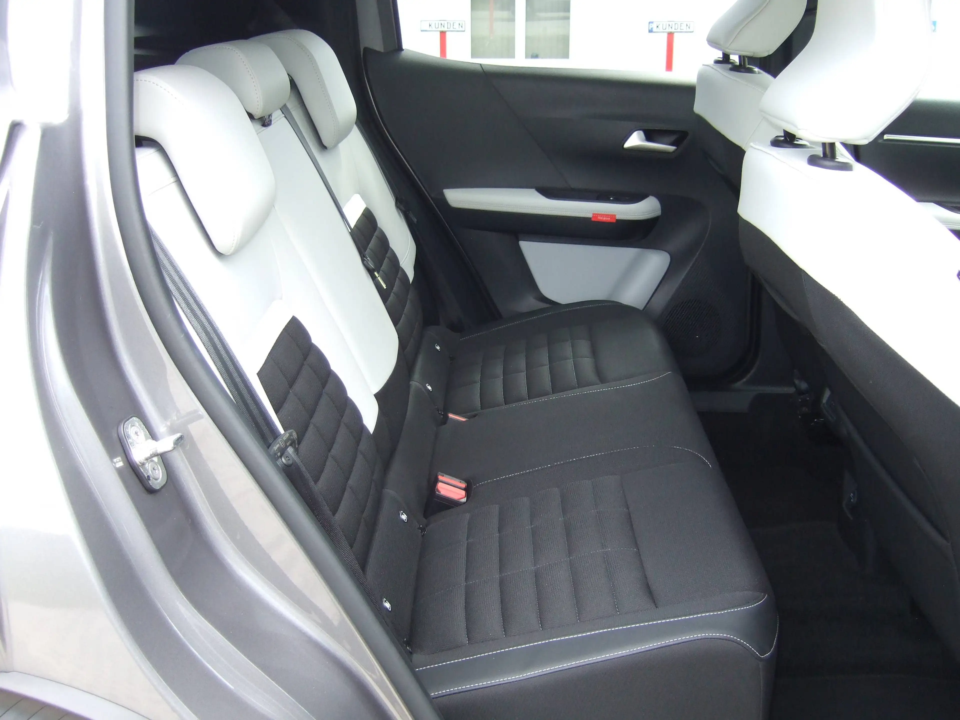 Citroen C3 Aircross Hybrid 145 MAX Sitzheizung Lenkradheizung Rückfahrkamera PDC vorn und hinten — photo 10