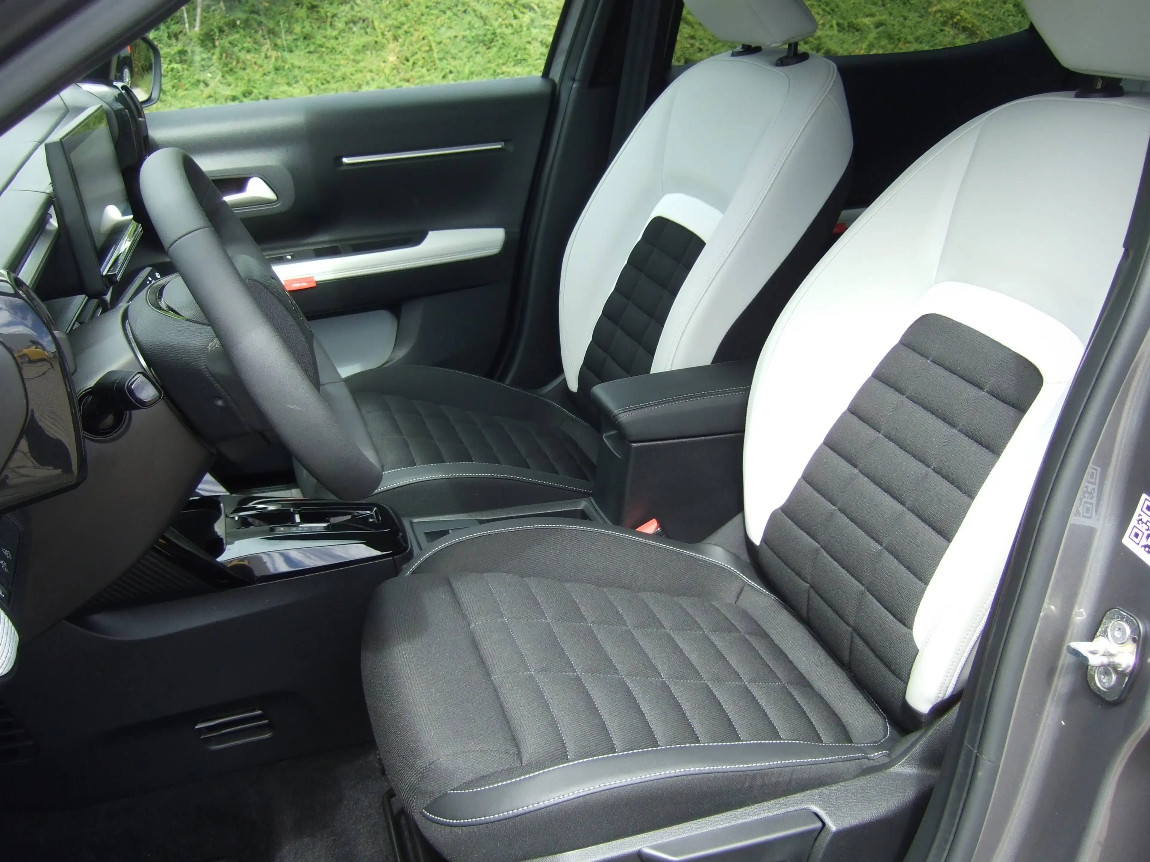 Citroen C3 Aircross Hybrid 145 MAX Sitzheizung Lenkradheizung Rückfahrkamera PDC vorn und hinten — photo 14