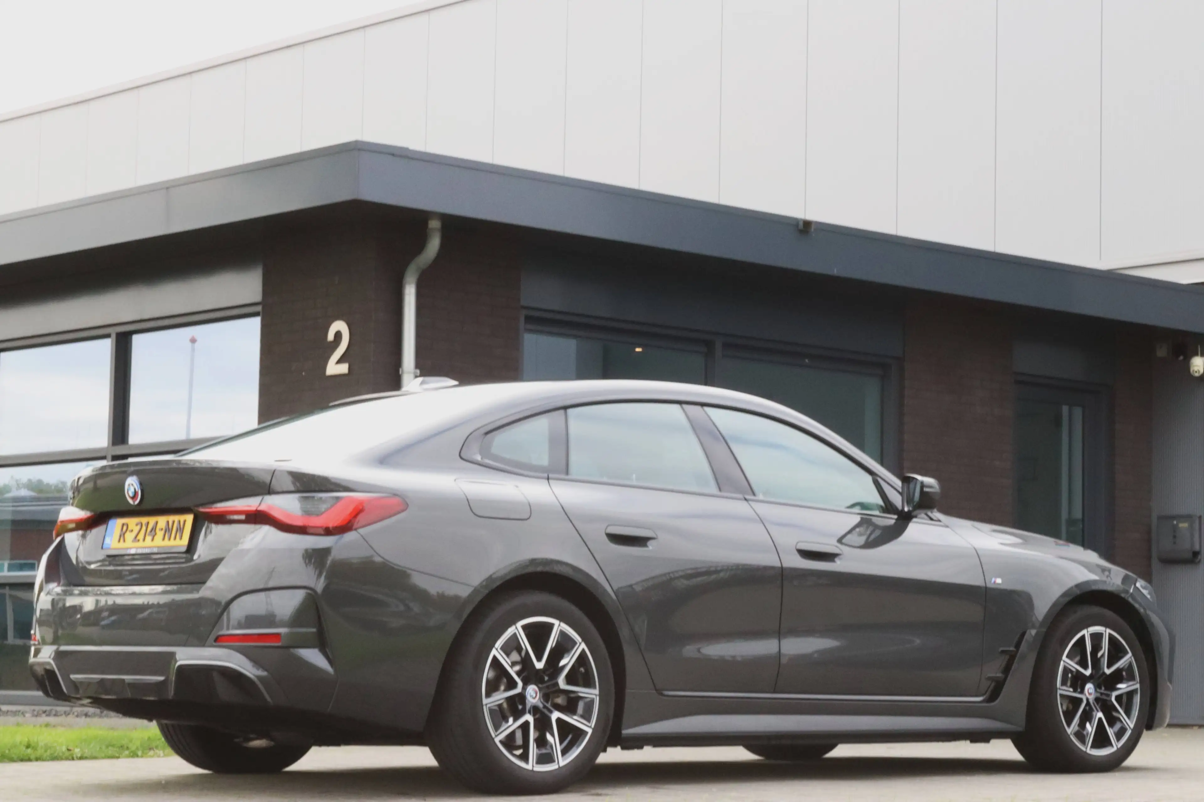 BMW i4 eDrive40 M Sport I Dravit grau I Leder I SOH 94,4% I Head Up I Leder I 1e eigenaar — photo 2
