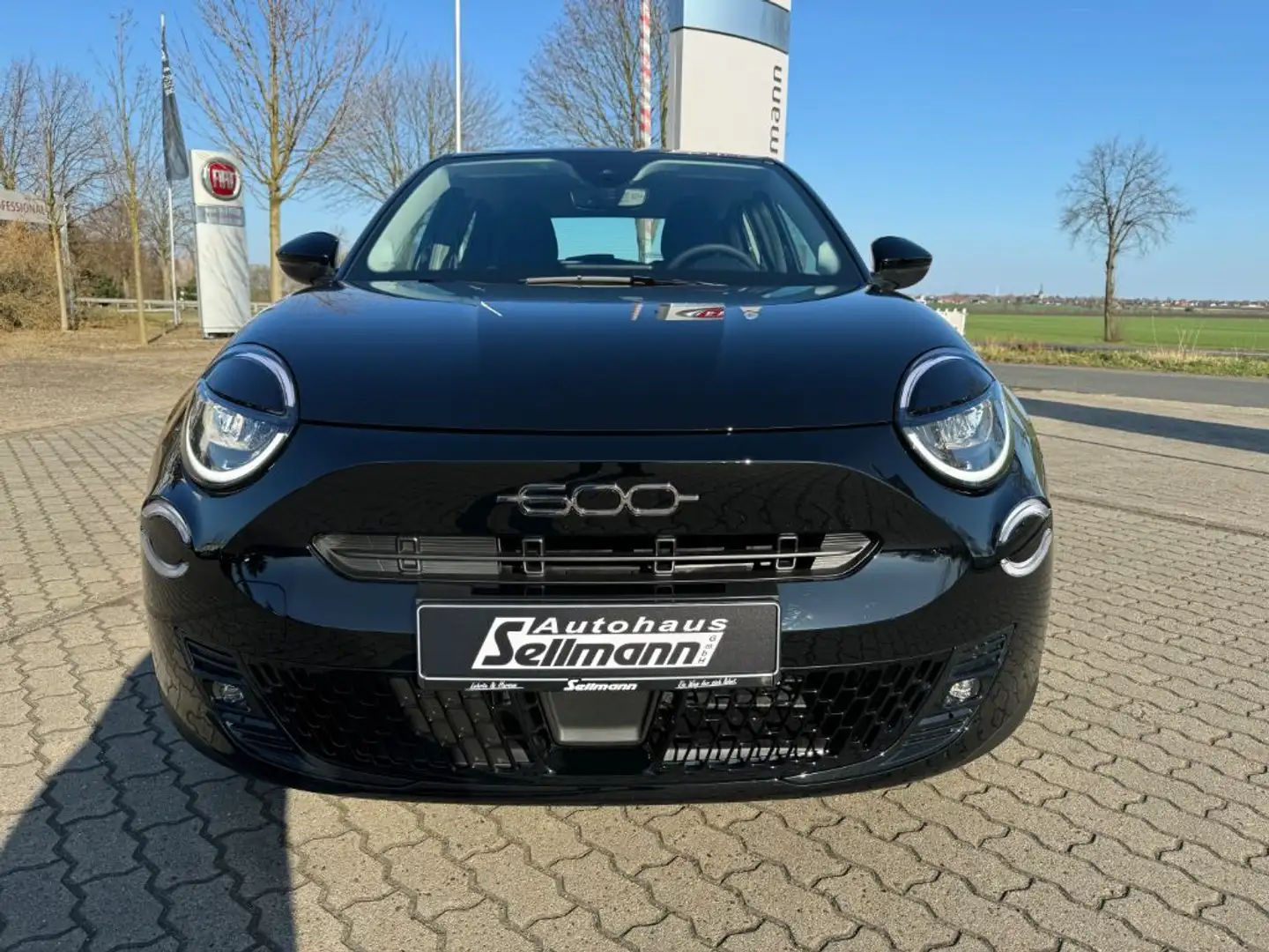 Fiat 600 e Red *Style Paket* Zwart - 2