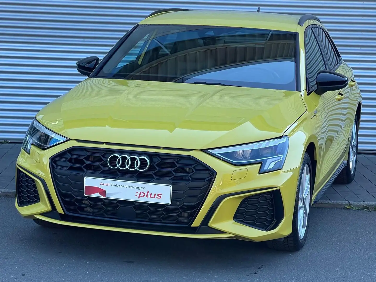 Audi A3 45 TFSIe S LINE+WINTERRÄD+AHK+LEDER Gelb - 2