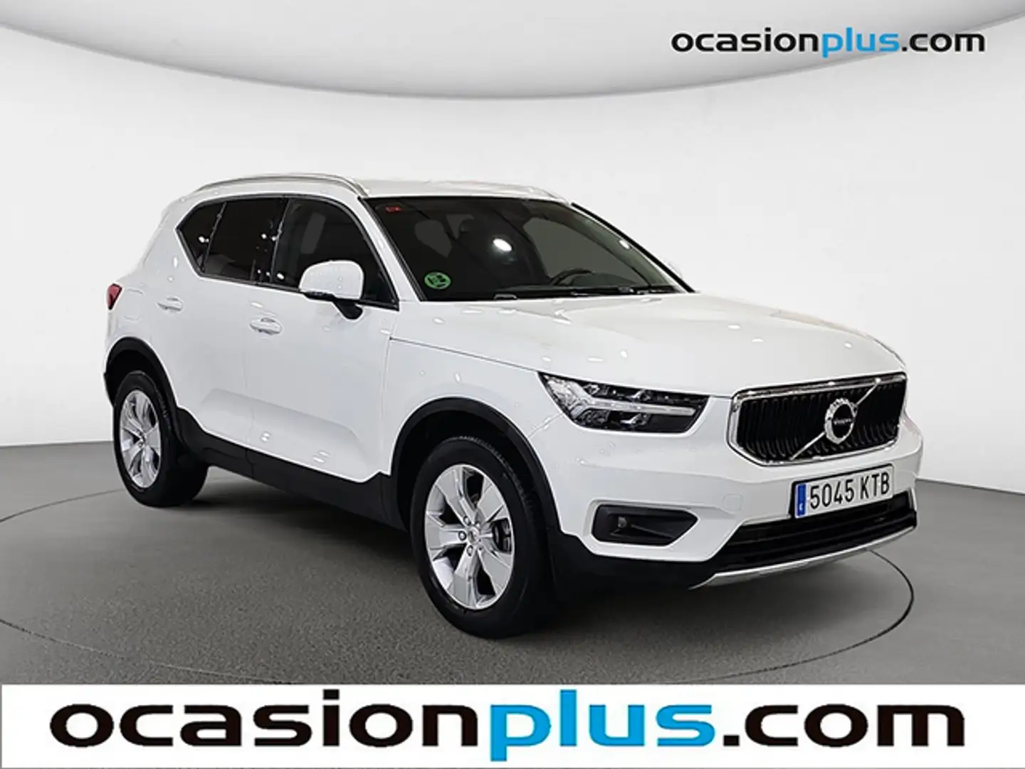 Volvo XC40 D3 Momentum Bianco - 2