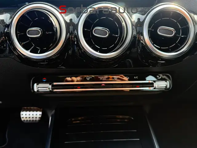 Mercedes-Benz Gla view 24