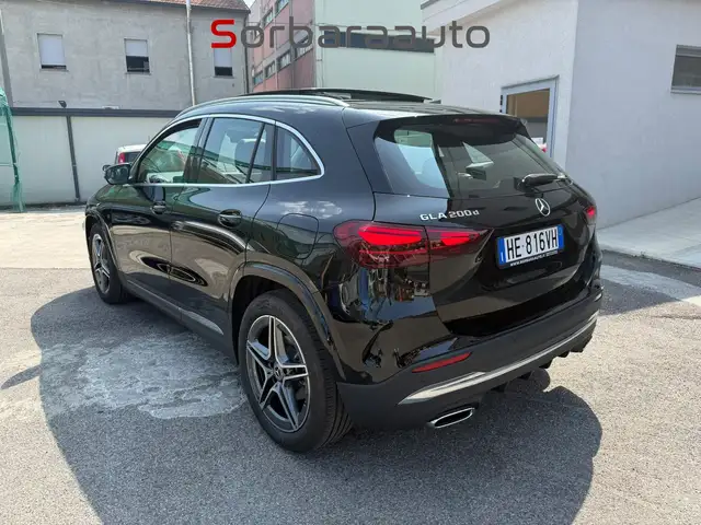 Mercedes-Benz Gla view 3