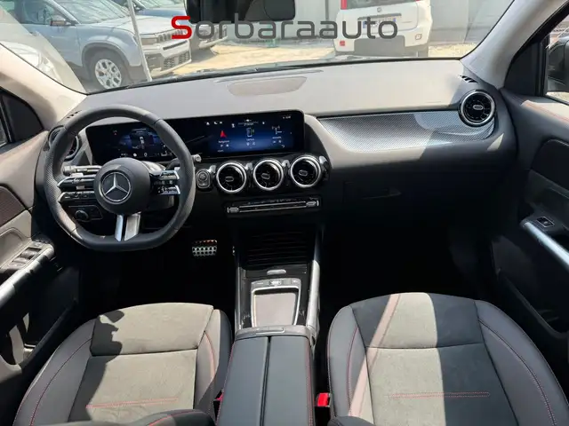 Mercedes-Benz Gla view 15