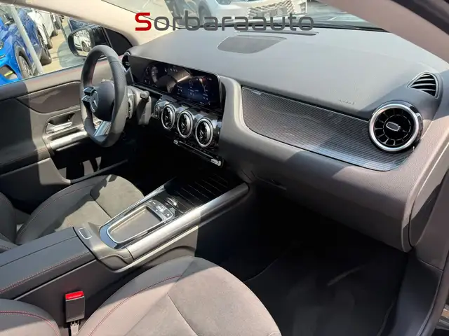 Mercedes-Benz Gla view 14