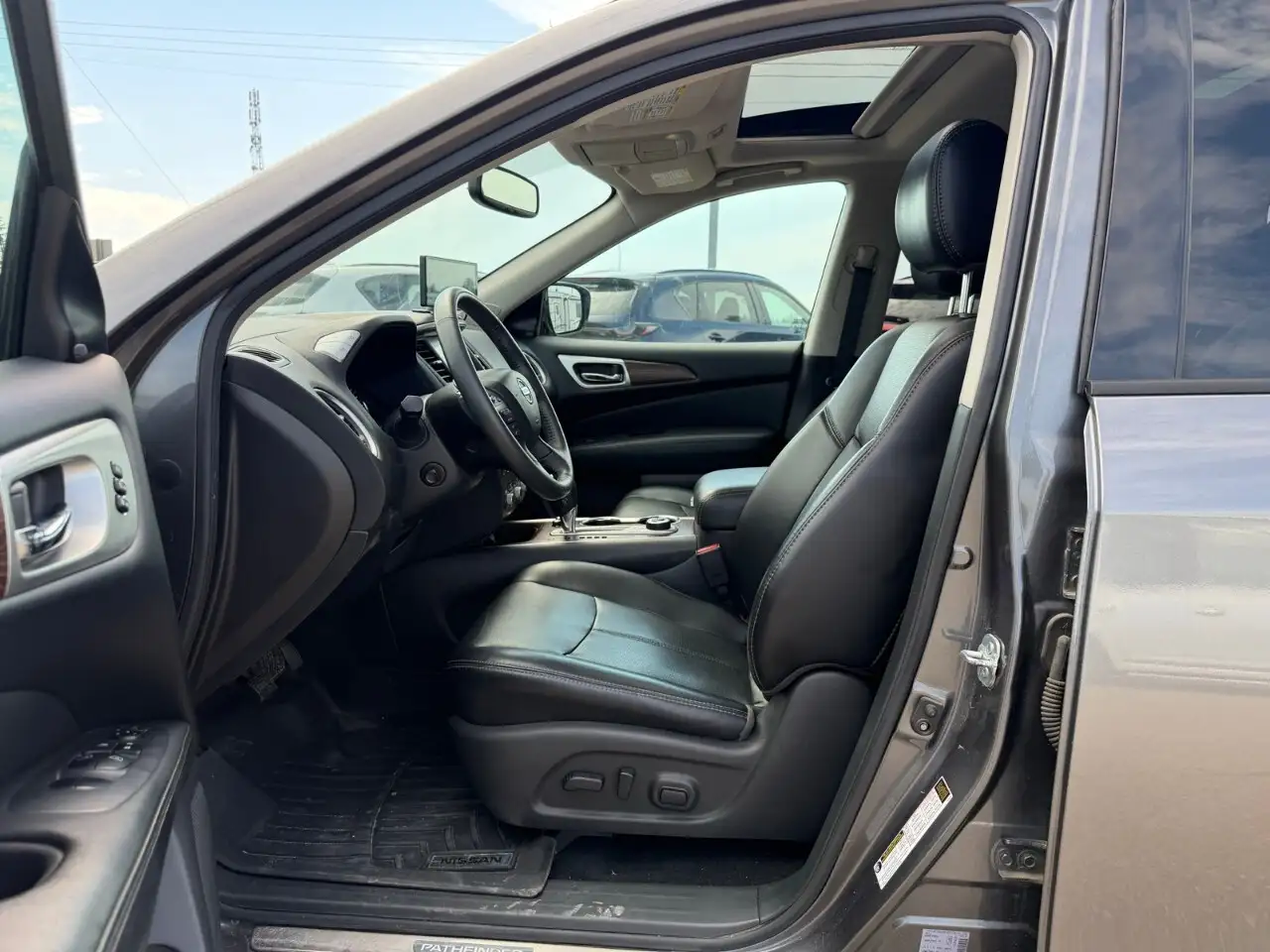 Nissan Pathfinder fotografie Nissan Pathfinder