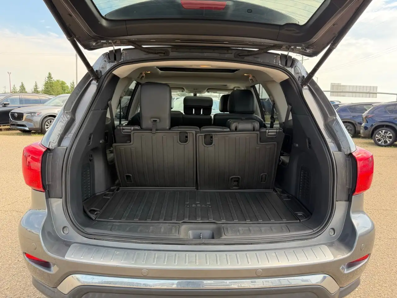 Nissan Pathfinder fotografie Nissan Pathfinder