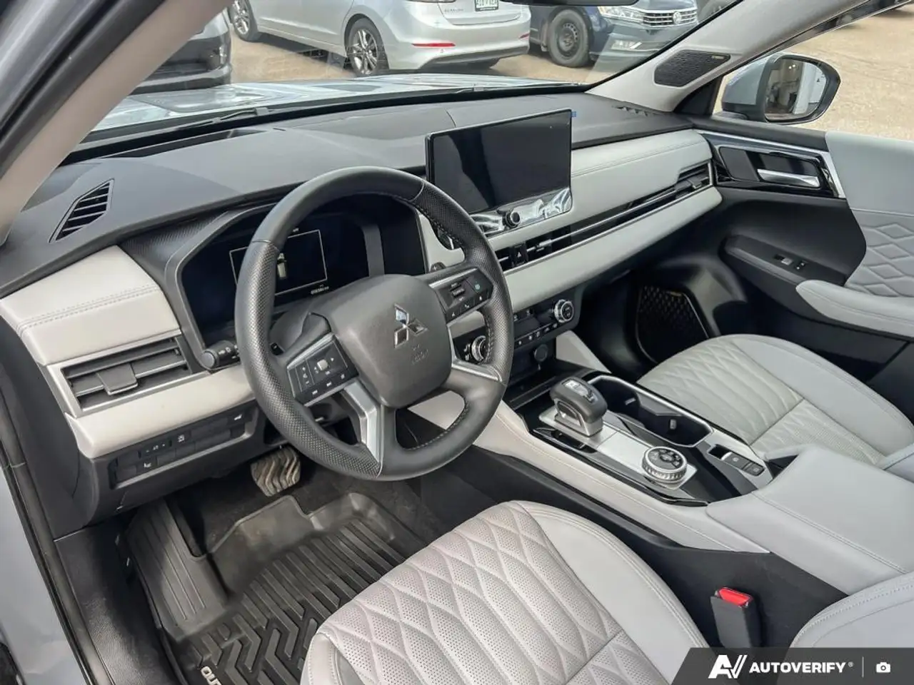 Mitsubishi Outlander снимка Mitsubishi Outlander