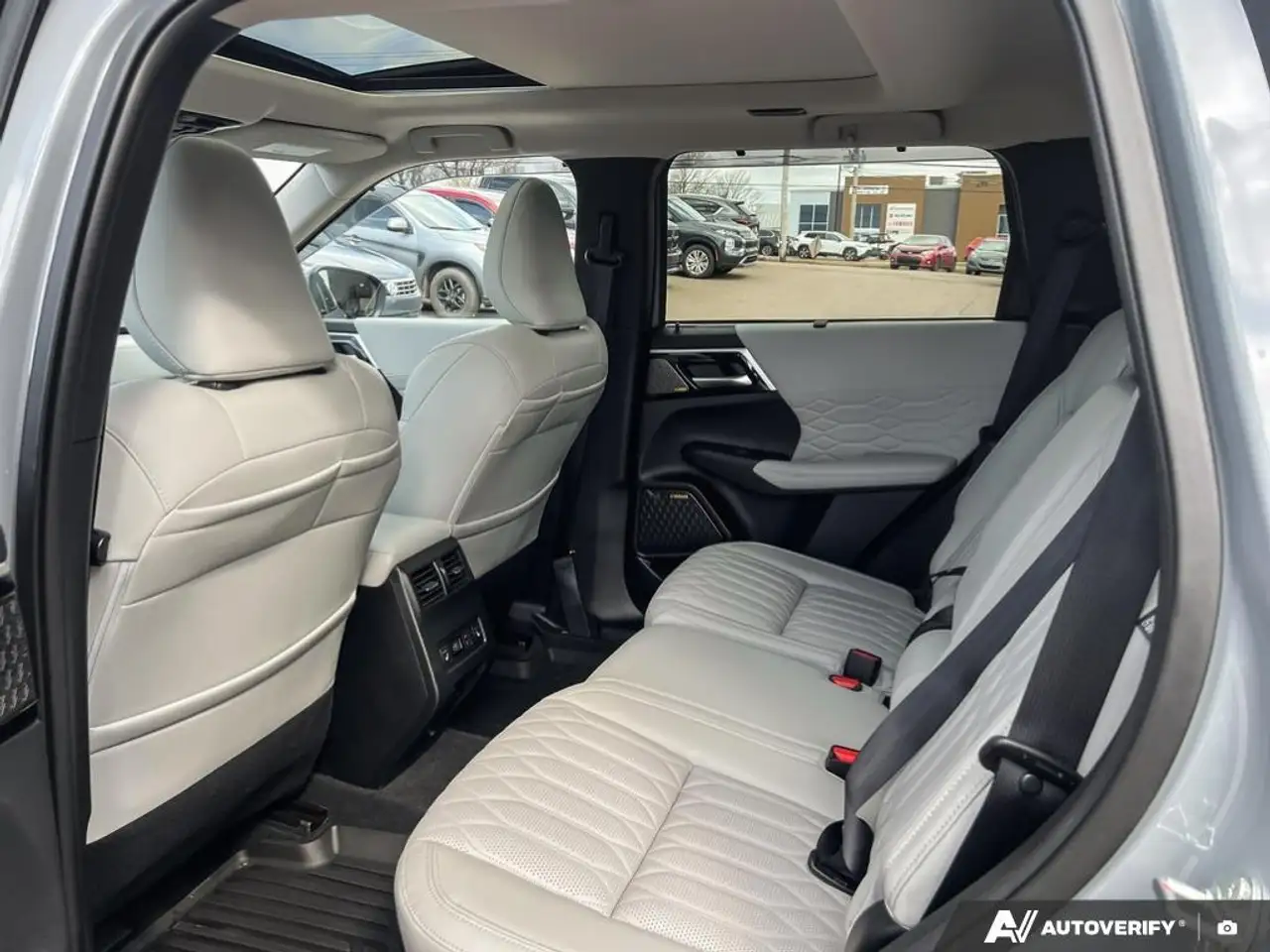 Mitsubishi Outlander снимка Mitsubishi Outlander