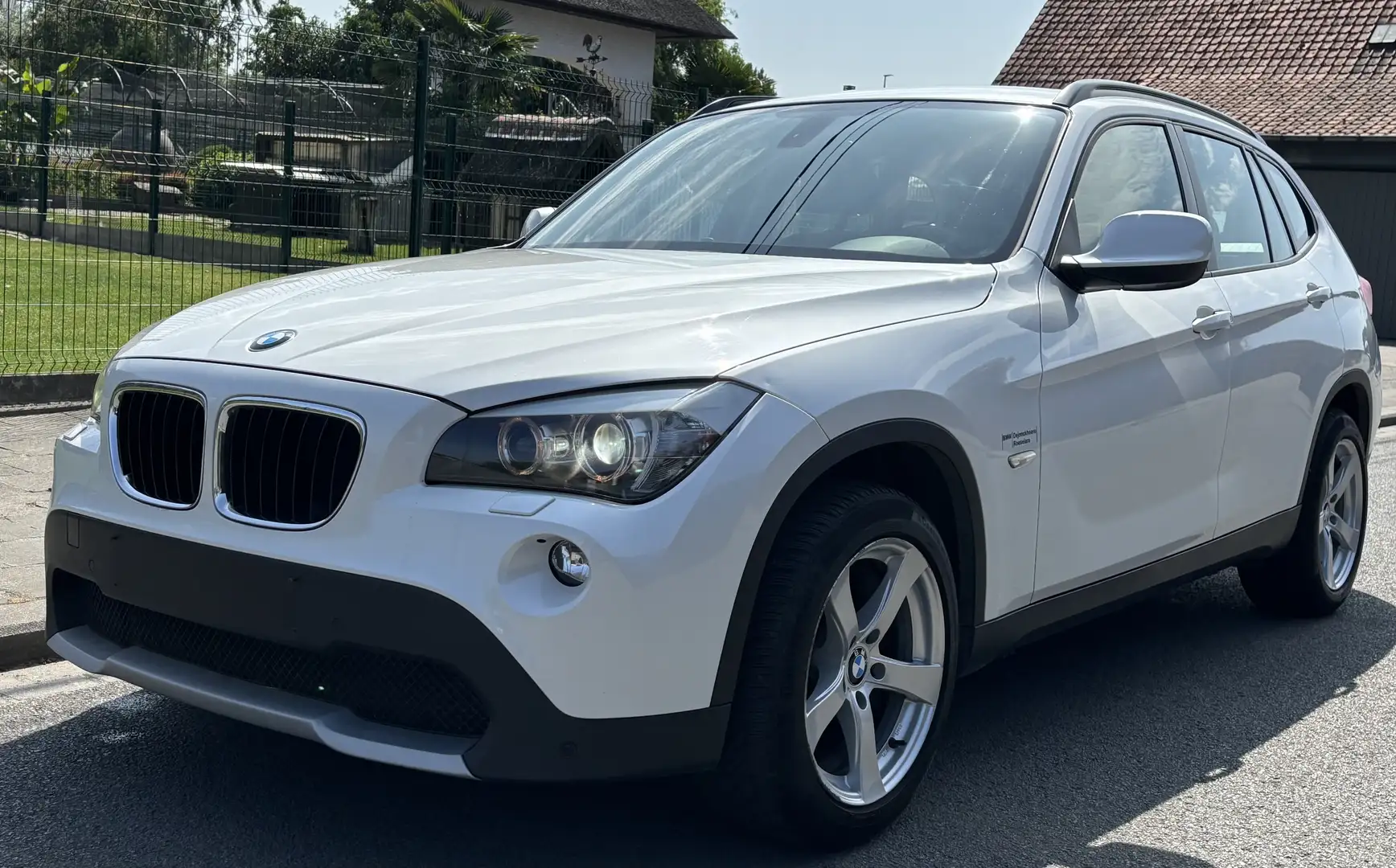 BMW X1 sDrive18d Wit - 1