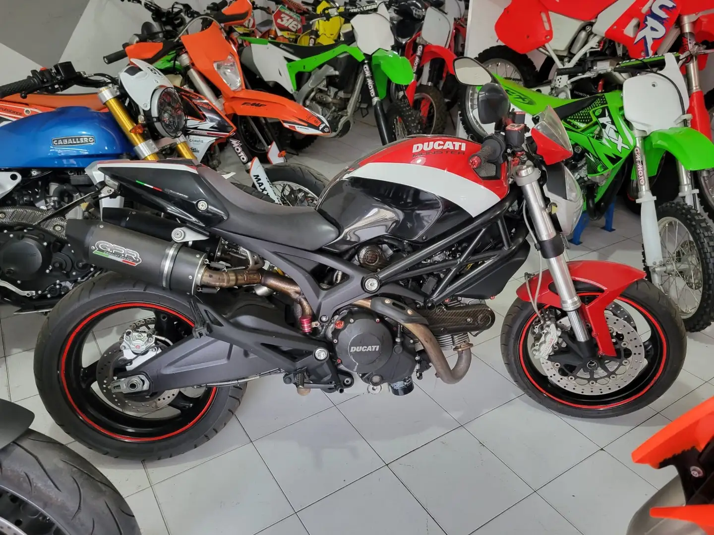 Ducati Monster 696 Roşu - 2