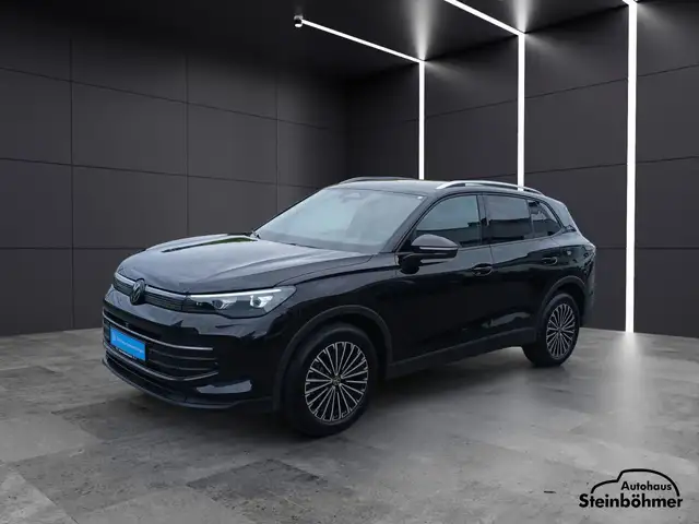 Volkswagen Tiguan view 2