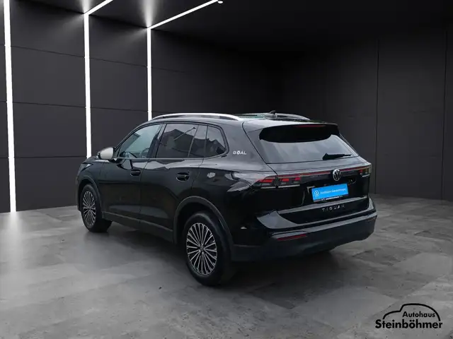 Volkswagen Tiguan view 4