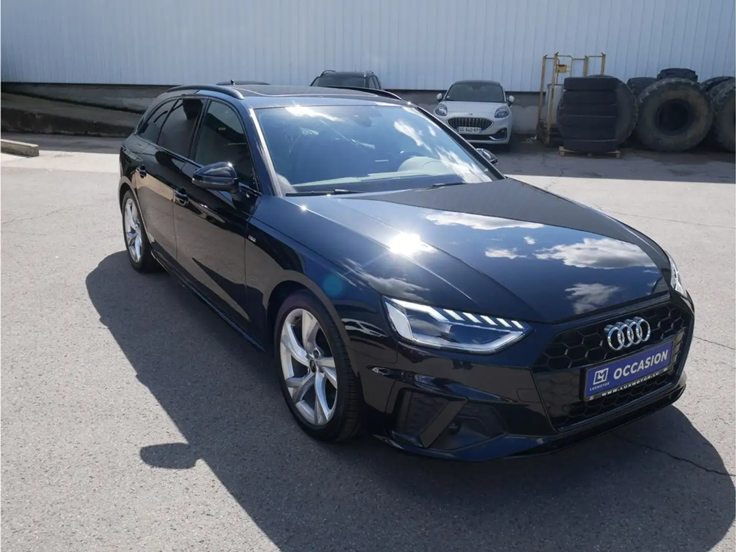 Audi A4 35 TFSI competition Noir - 1