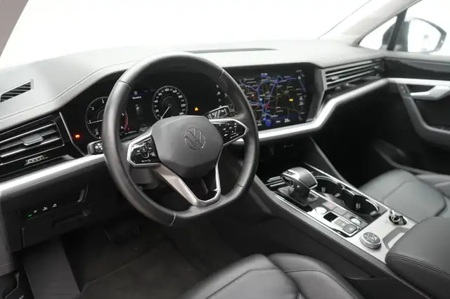 Volkswagen Touareg view 12