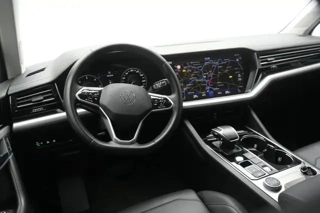 Volkswagen Touareg view 13