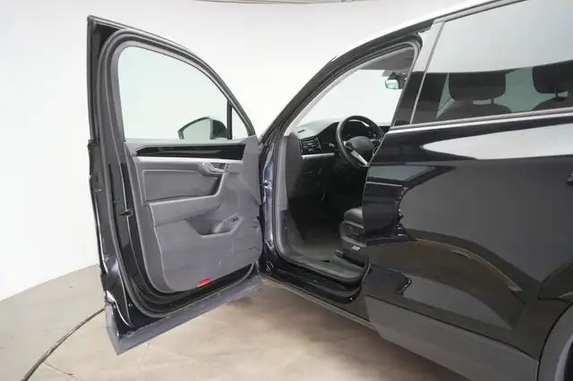 Volkswagen Touareg view 11
