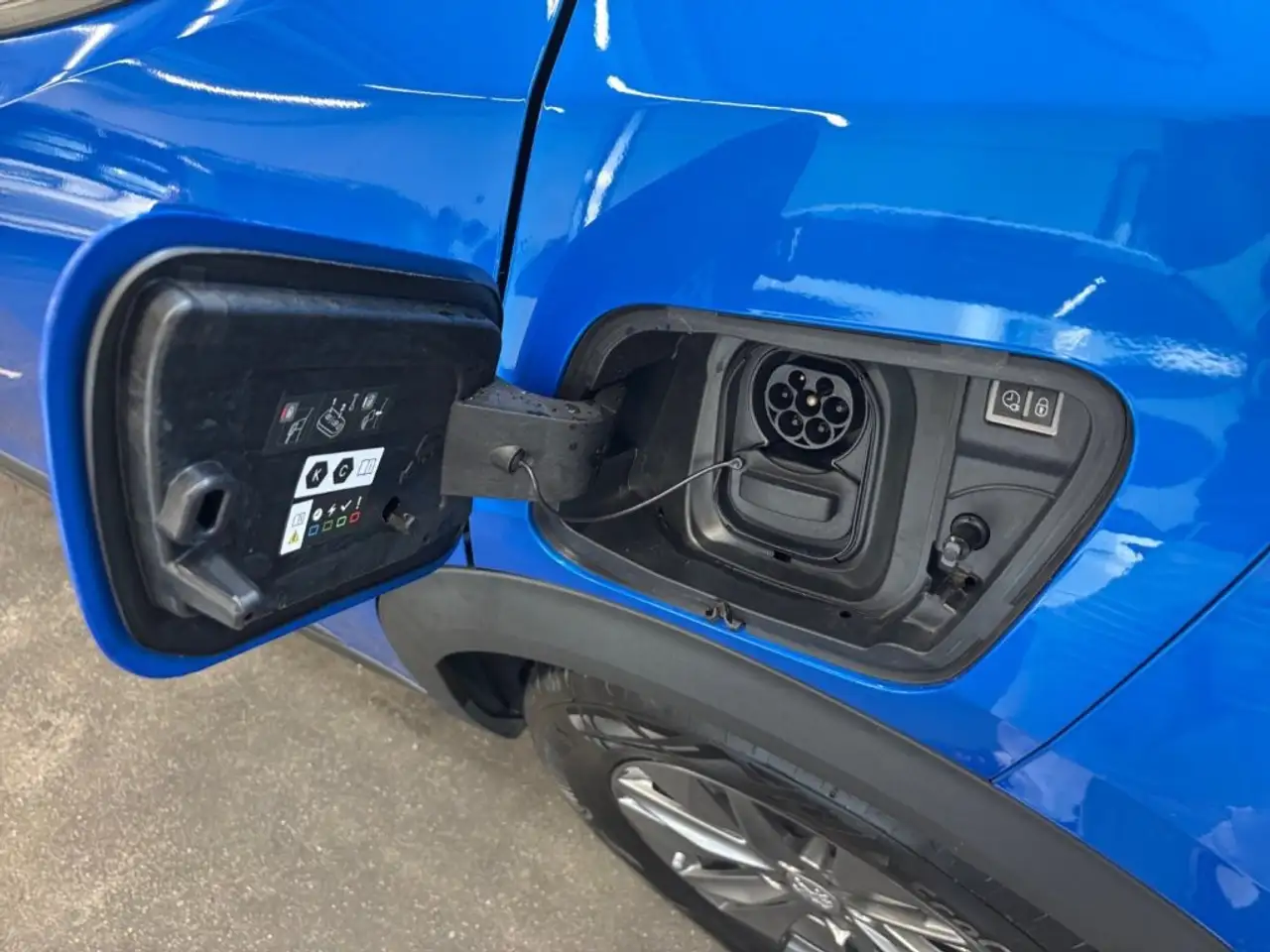 Peugeot E-2008 50kWh Active Pack, миниатюра 15