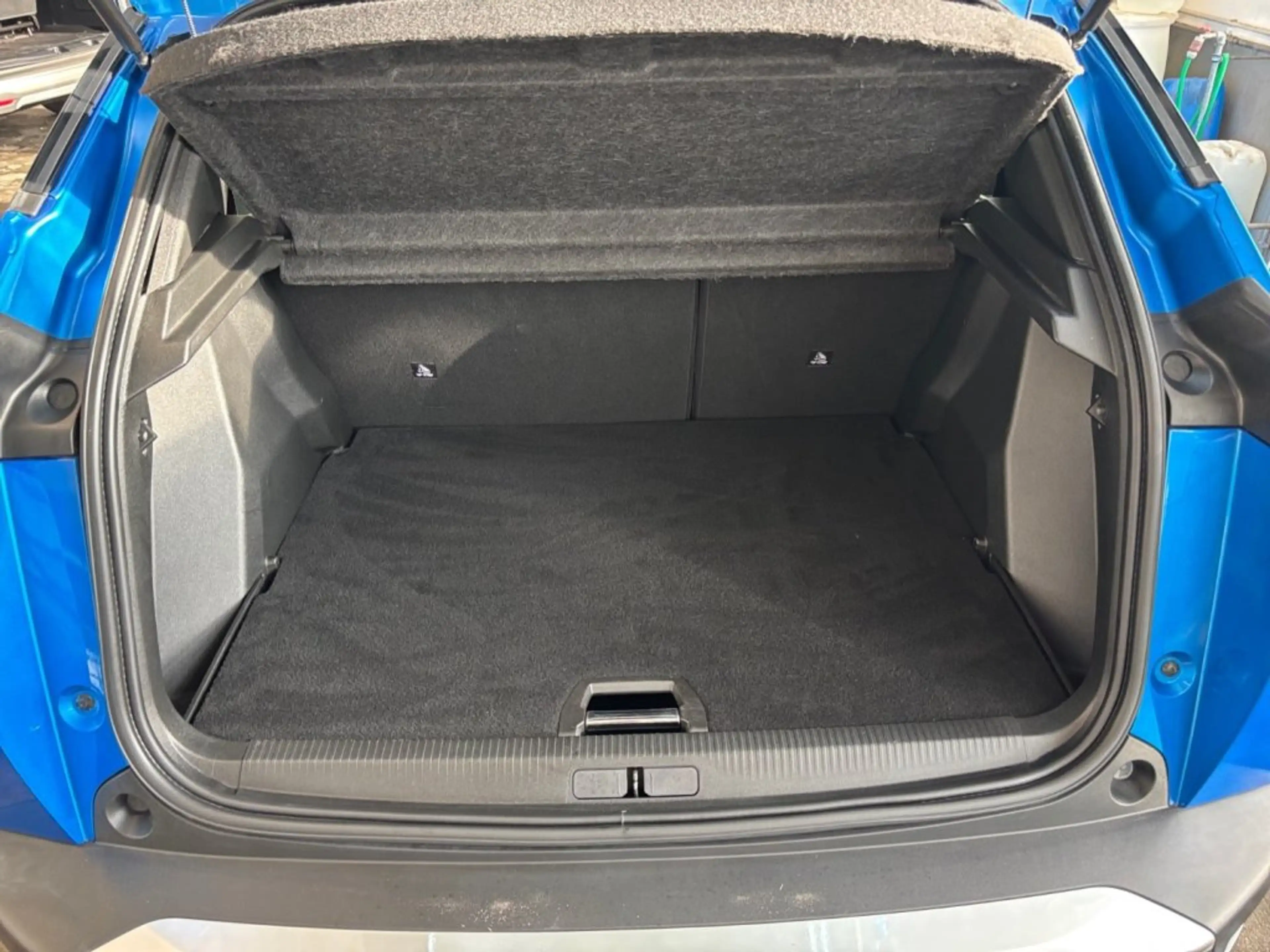 Peugeot e-2008 50kWh Active Pack — photo 13