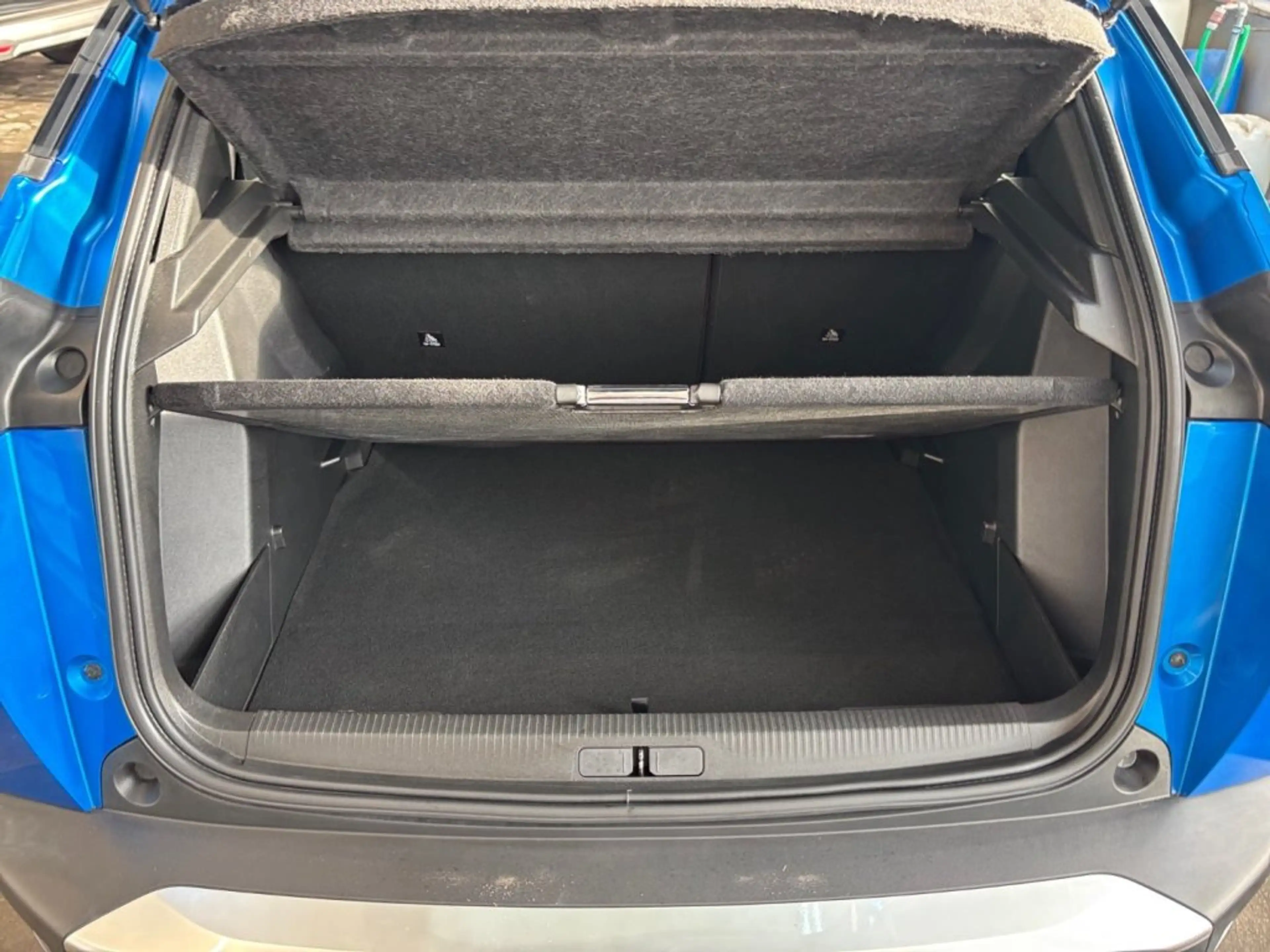 Peugeot e-2008 50kWh Active Pack — photo 14