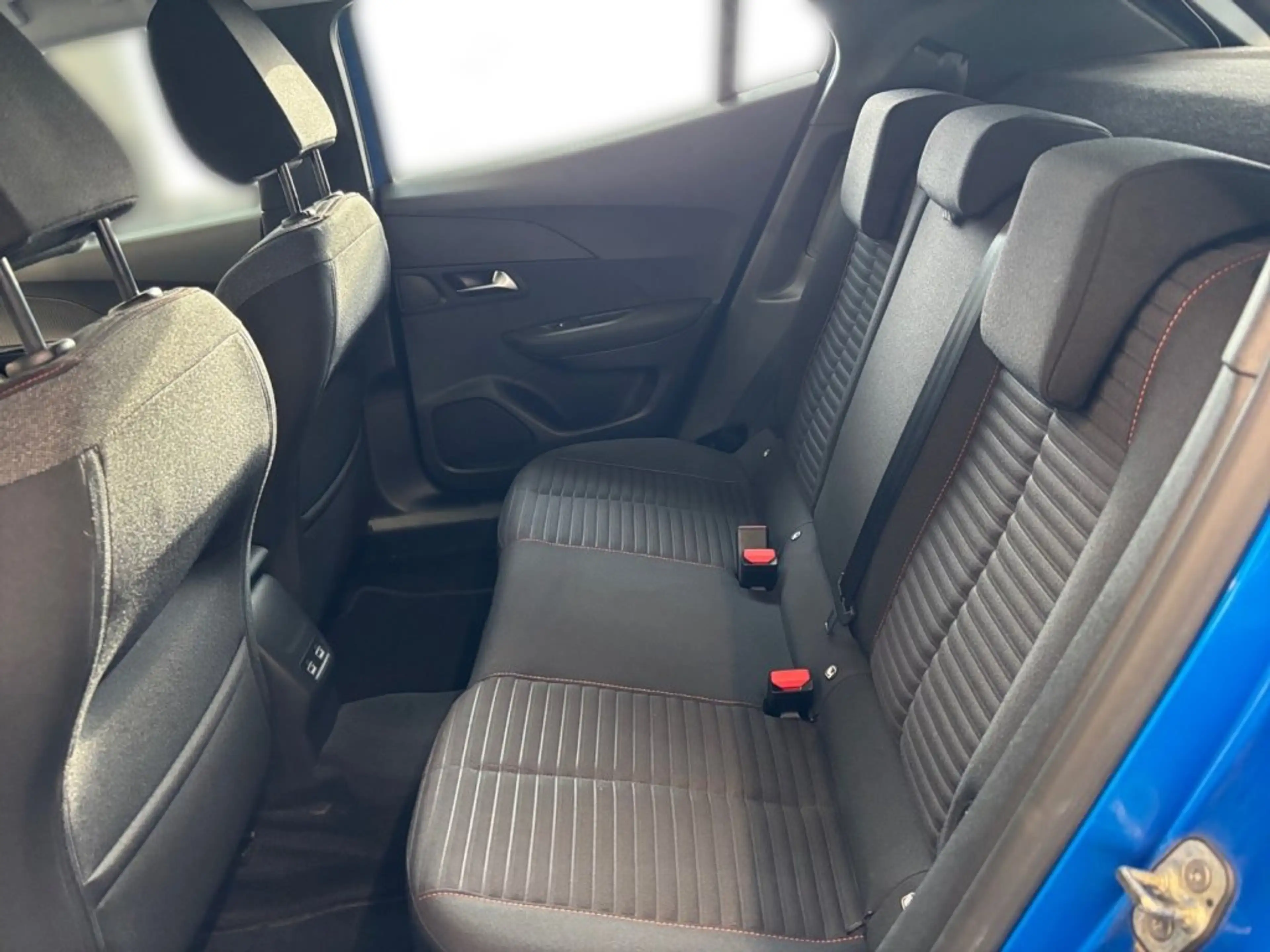 Peugeot e-2008 50kWh Active Pack — photo 7