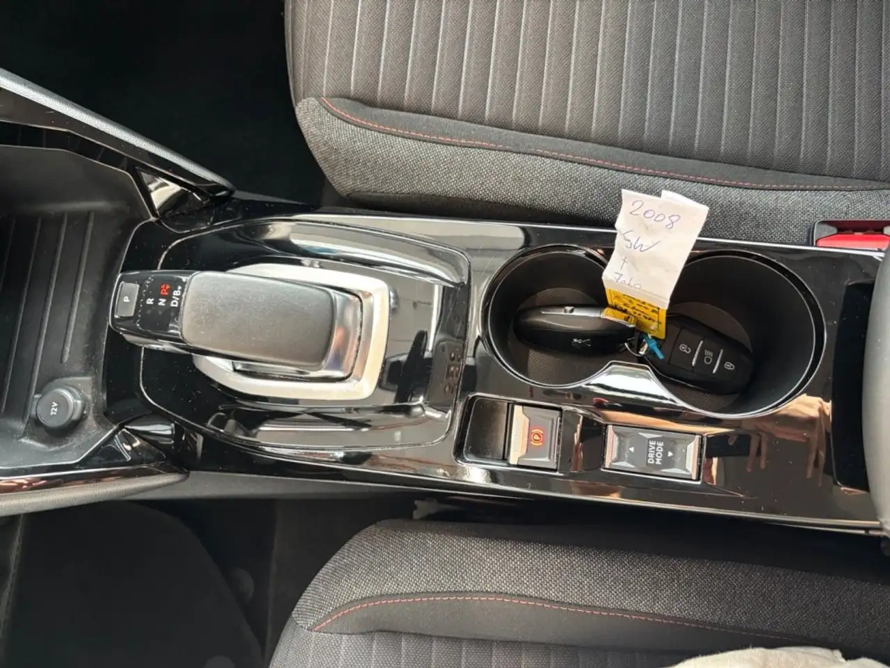 Peugeot E-2008 50kWh Active Pack, миниатюра 16