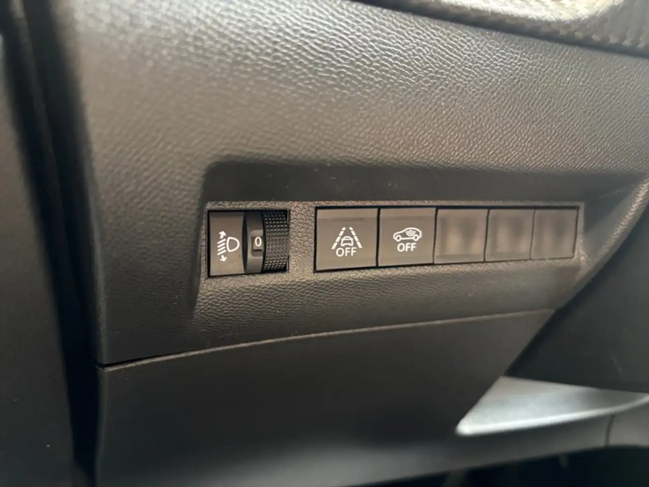 Peugeot E-2008 50kWh Active Pack, миниатюра 17