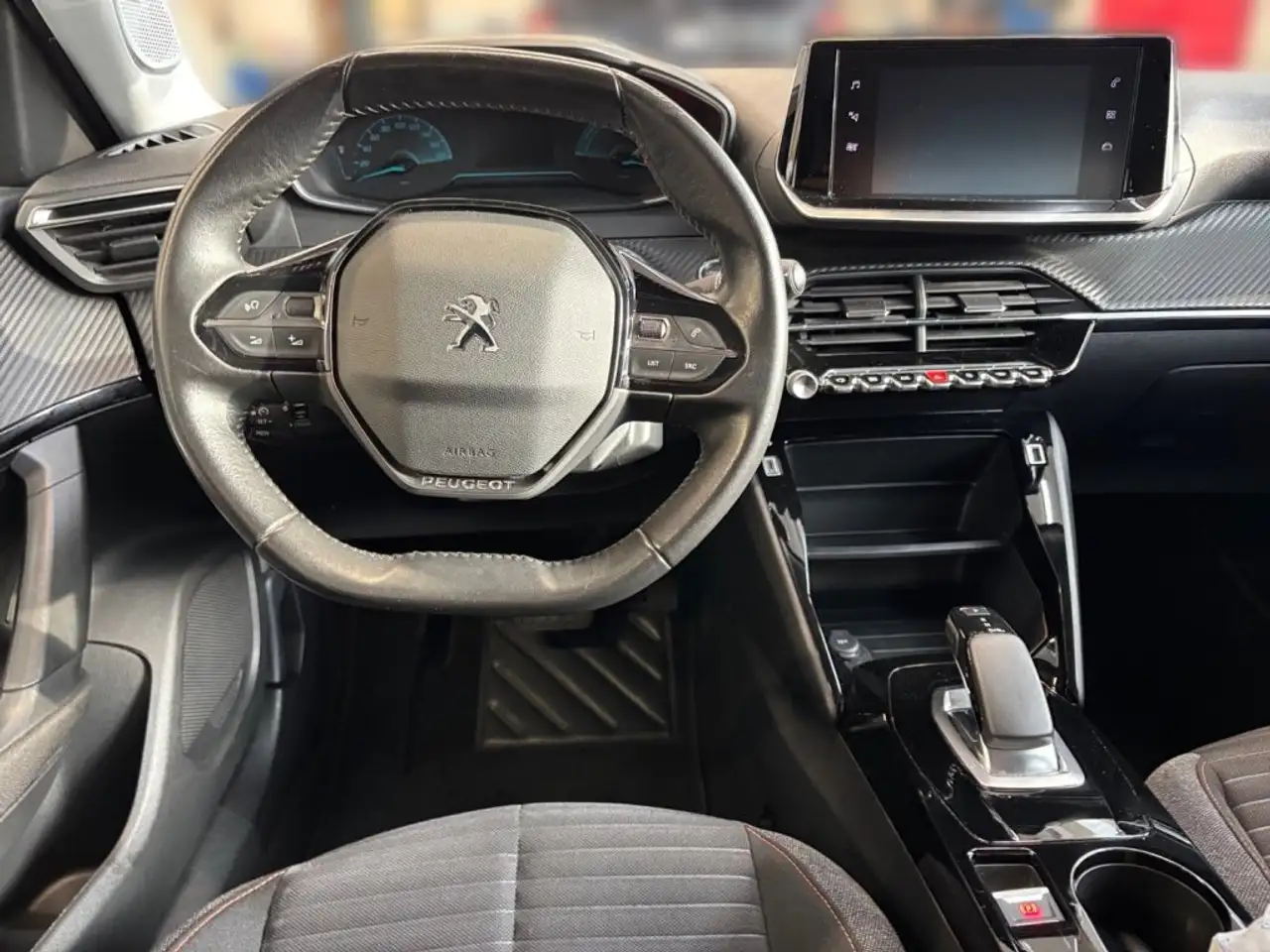 Peugeot E-2008 50kWh Active Pack, миниатюра 9