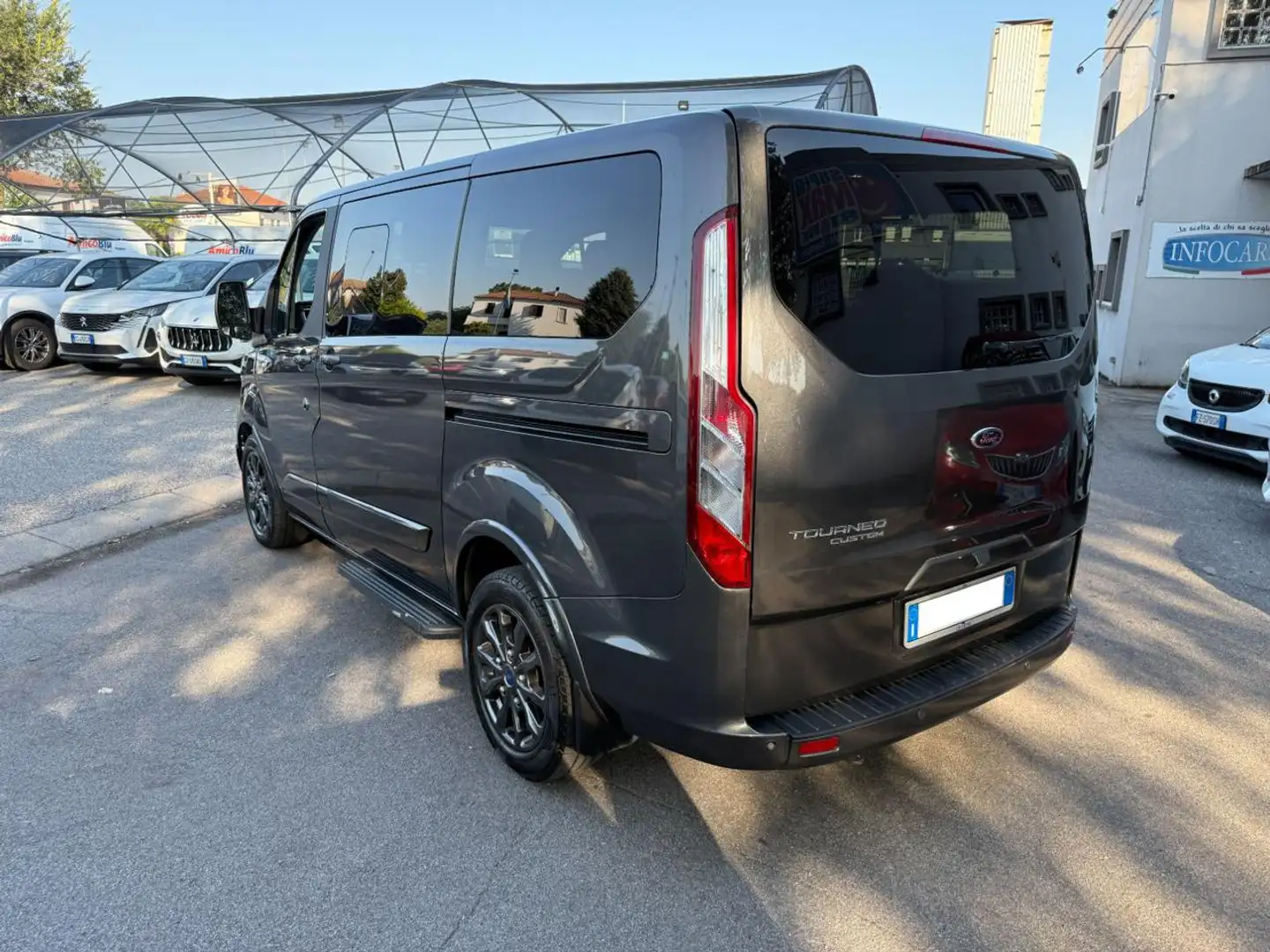 Ford Tourneo Custom 320 2.0 EcoBlue 185CV aut. Titanium 9 posti Grigio - 2